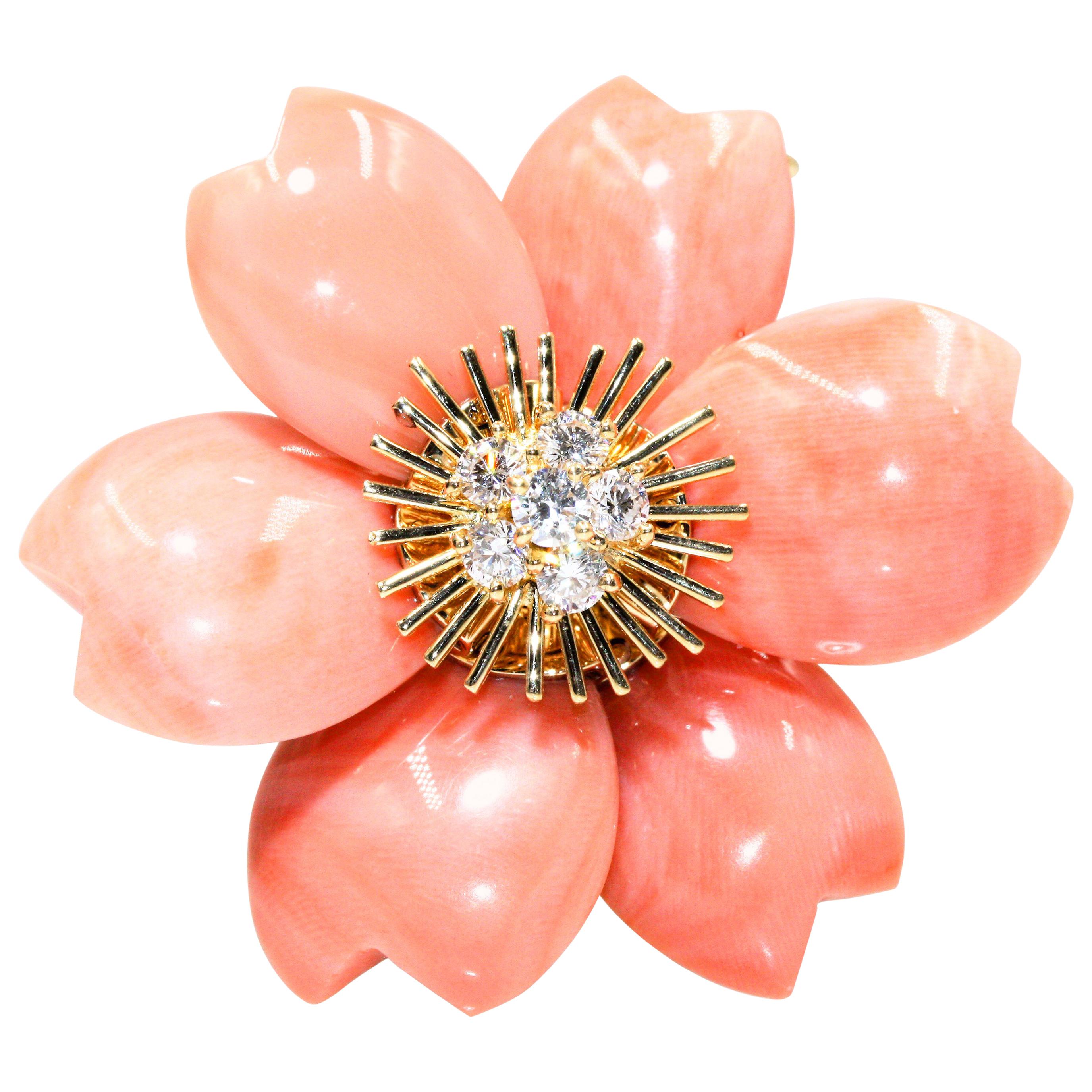 Van Cleef & Arpels Rose De Noel Flower Coral Medium Brooch, Yellow Gold, Diamond For Sale