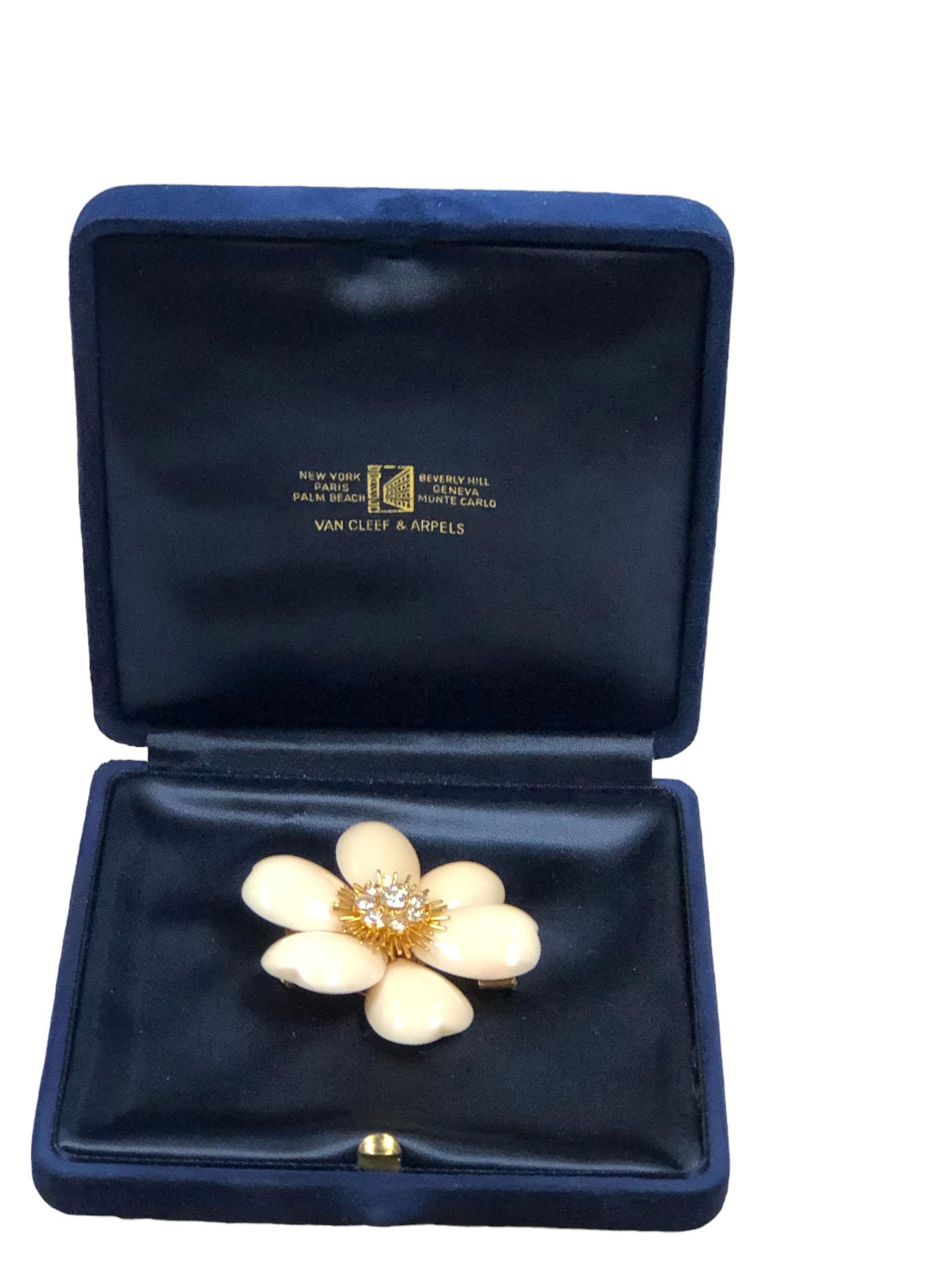 Round Cut Van Cleef & Arpels Rose de Noel Gold Diamonds and Coral Large Clip Brooch For Sale