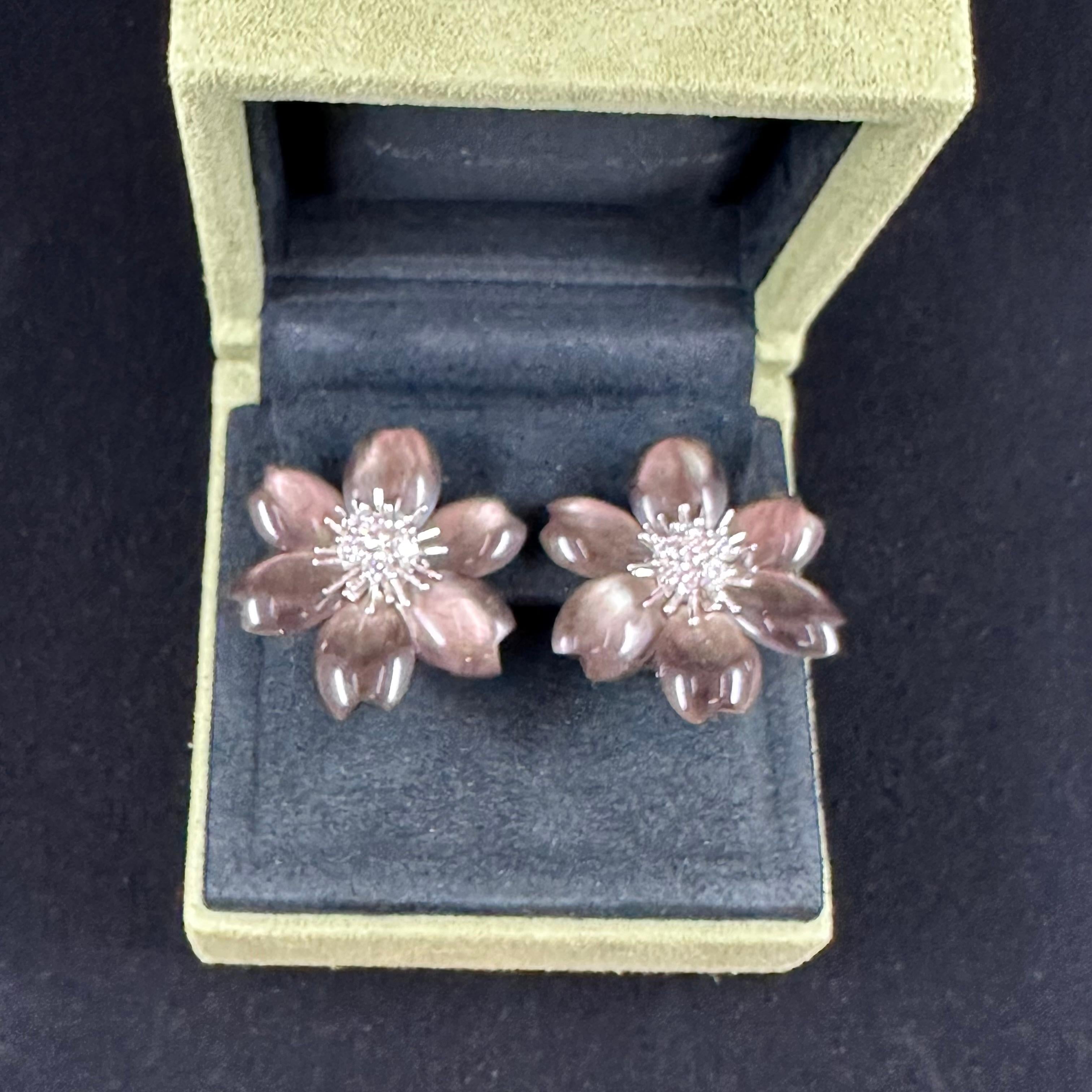 Boucles d'oreilles rose de Noël Van Cleef & Arpels  Unisexe en vente