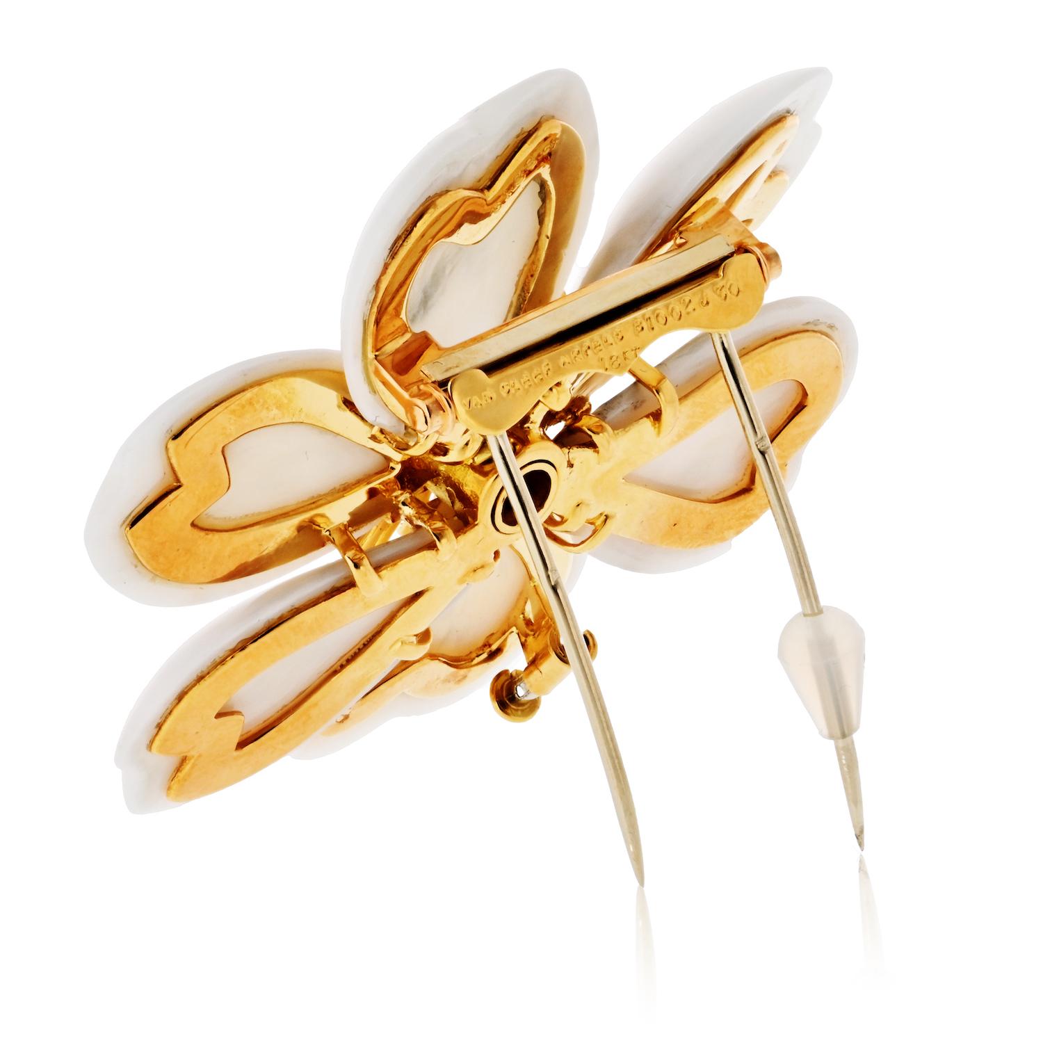 Round Cut Van Cleef & Arpels Rose de Noël White Coral 18K Yellow Gold Brooch For Sale