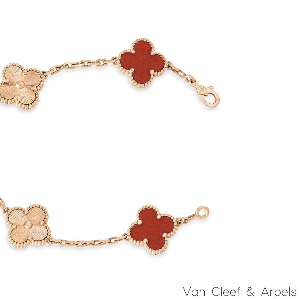 Van Cleef & Arpels Bracelet vintage Alhambra guilloché en or rose Pour femmes en vente