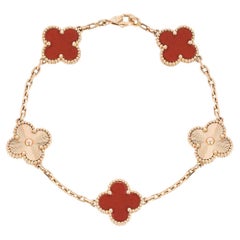 Van Cleef & Arpels Bracelet vintage Alhambra guilloché en or rose