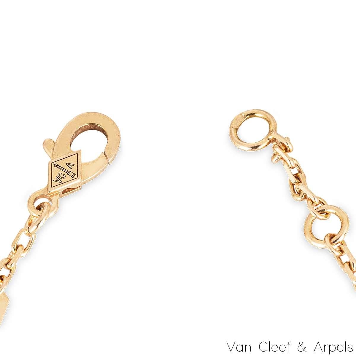Van Cleef & Arpels Bracciale in oro rosa con la fortuna della primavera, ala chiusa e coccinella VCARP7R00 In condizioni ottime in vendita a Mayfair, London, London