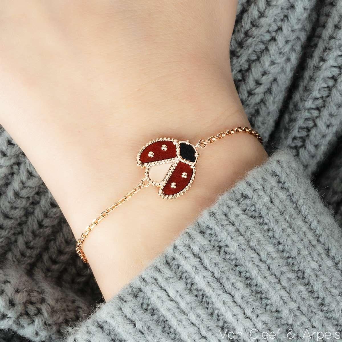 Donna Van Cleef & Arpels Bracciale in oro rosa con ali aperte Coccinella VCARP7R100 in vendita