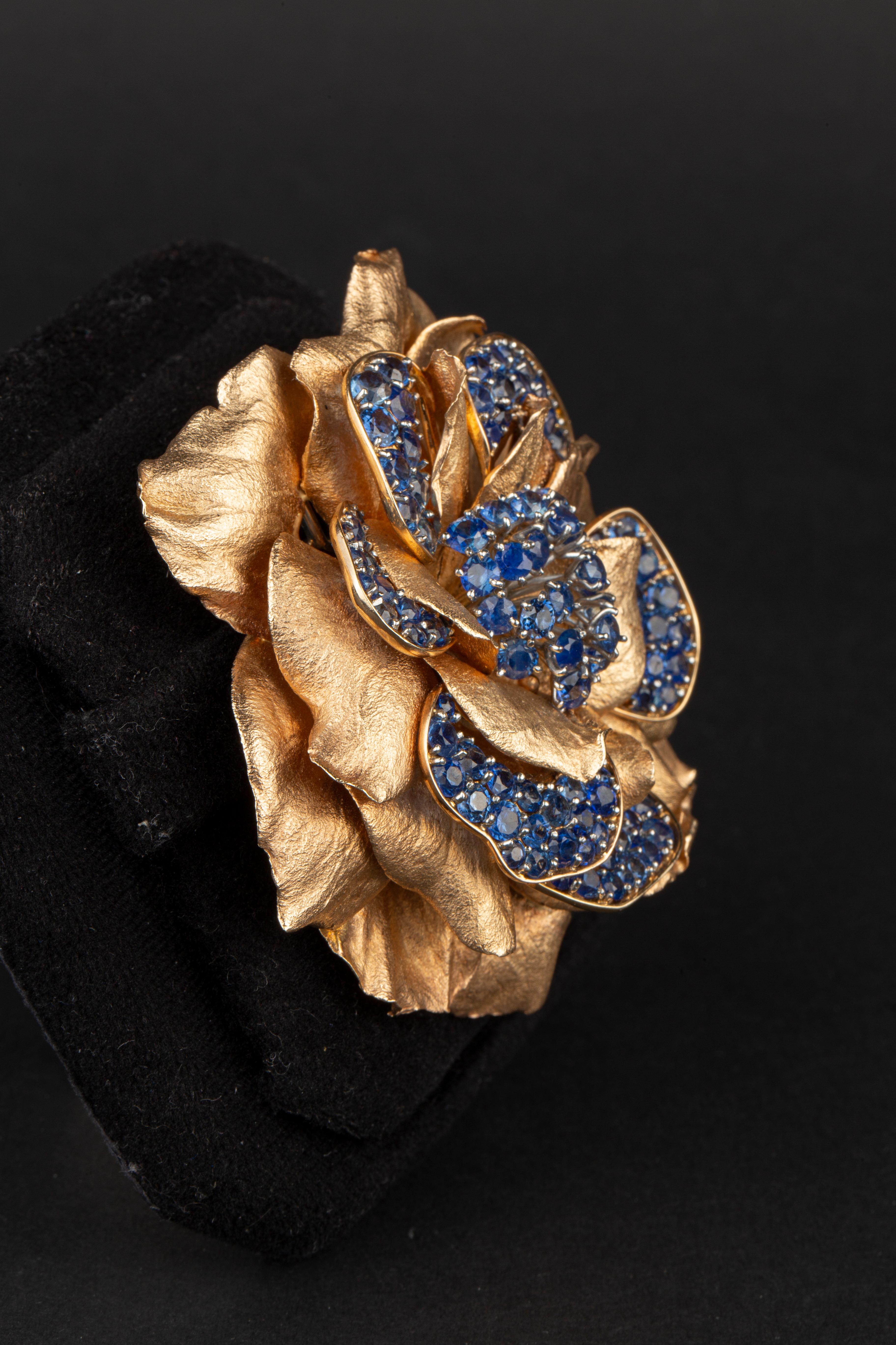 Van Cleef & Arpels Rose Gold Sapphire Flower Brooch 1