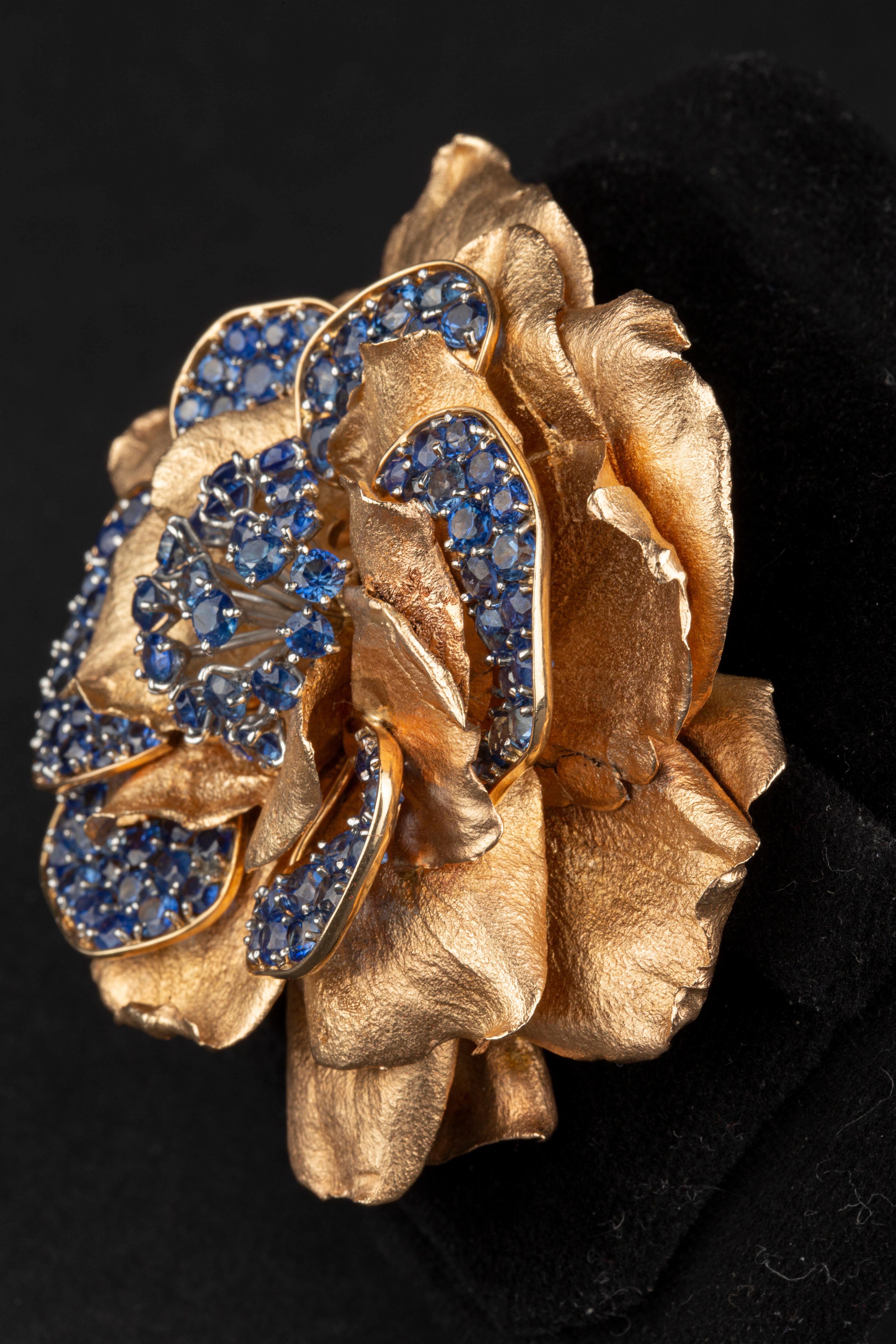 Van Cleef & Arpels Rose Gold Sapphire Flower Brooch 2