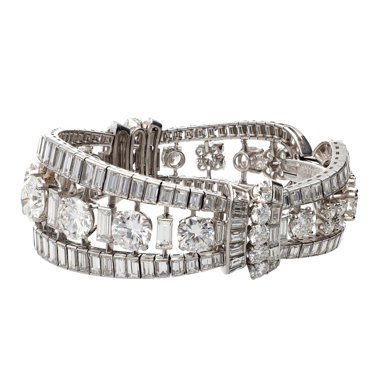 Van Cleef & Arpels Armband mit runden und Baguette-Diamanten im Zustand „Gut“ im Angebot in New York, NY