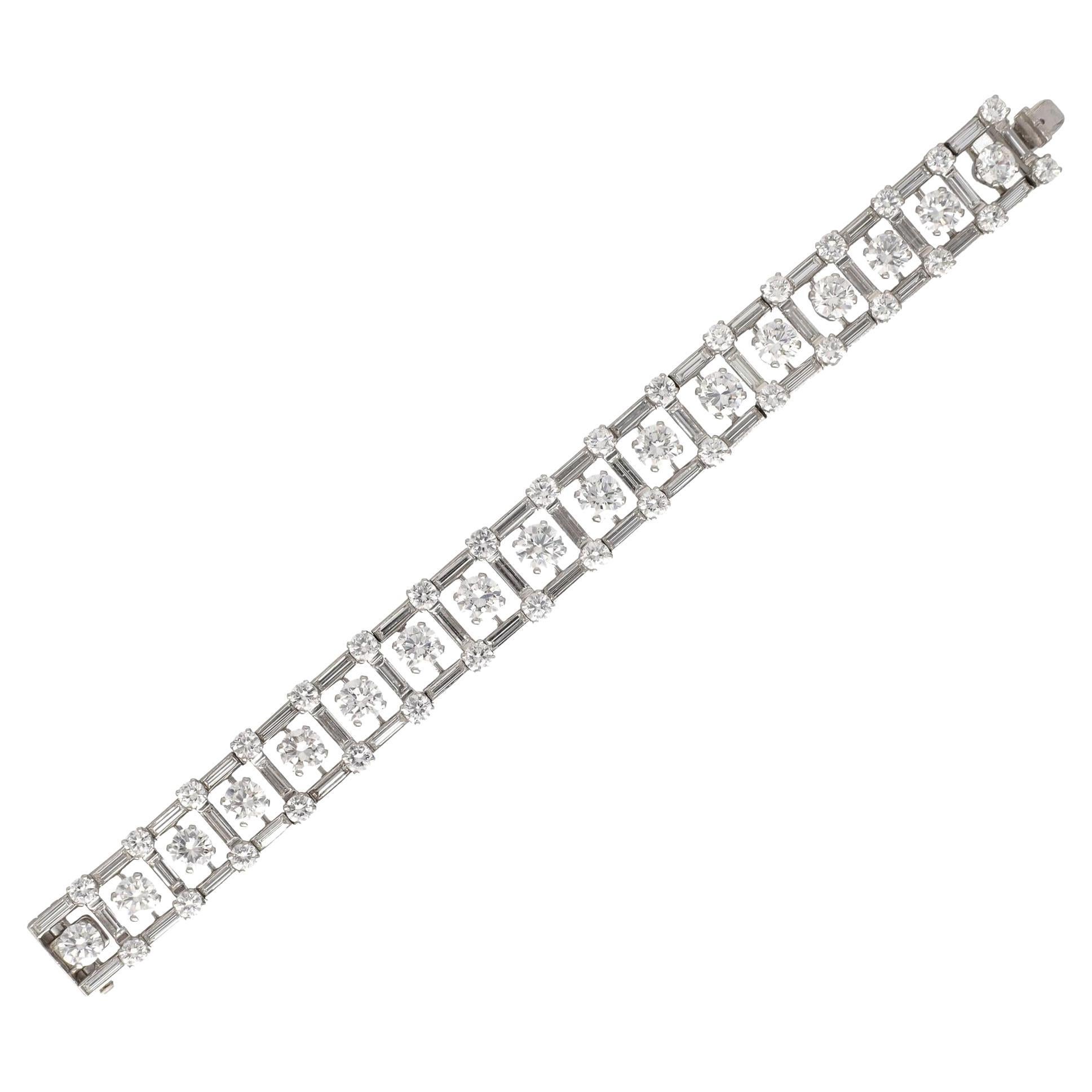 Van Cleef & Arpels Armband mit rundem Brillanten und Diamanten im Baguetteschliff im Angebot