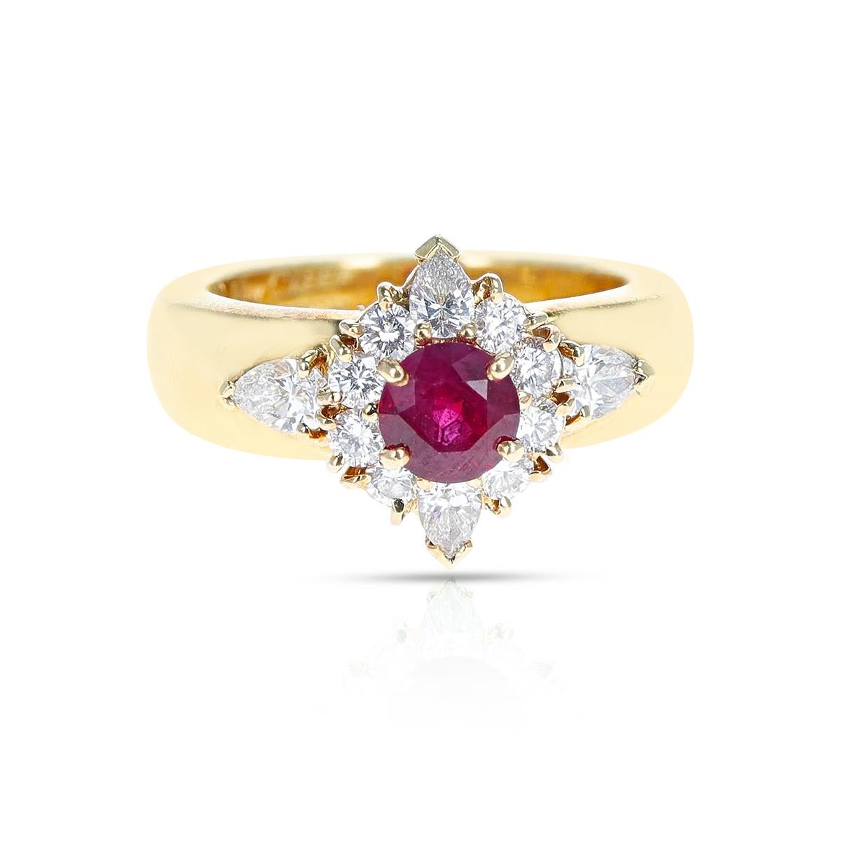 Van Cleef & Arpels Round Ruby Ring with Diamonds, 18k In Excellent Condition In New York, NY