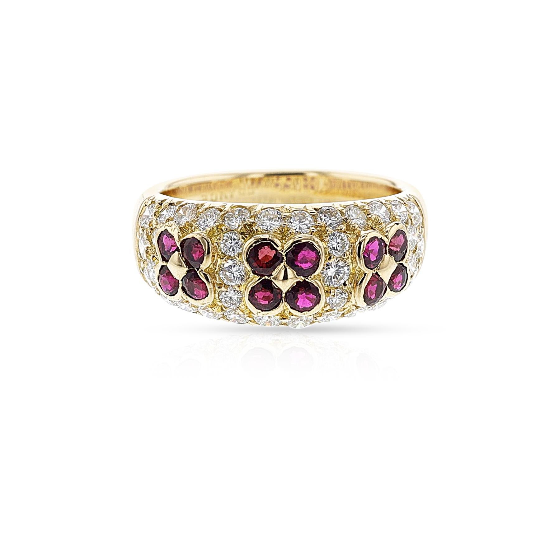 Ein Van Cleef & Arpels Rubin und Diamant 18k Gelbgold Ring. Hergestellt in Frankreich. Nummeriert und signiert. Die Ringgröße ist US 5.50. Das Gesamtgewicht beträgt 5,47 Gramm.