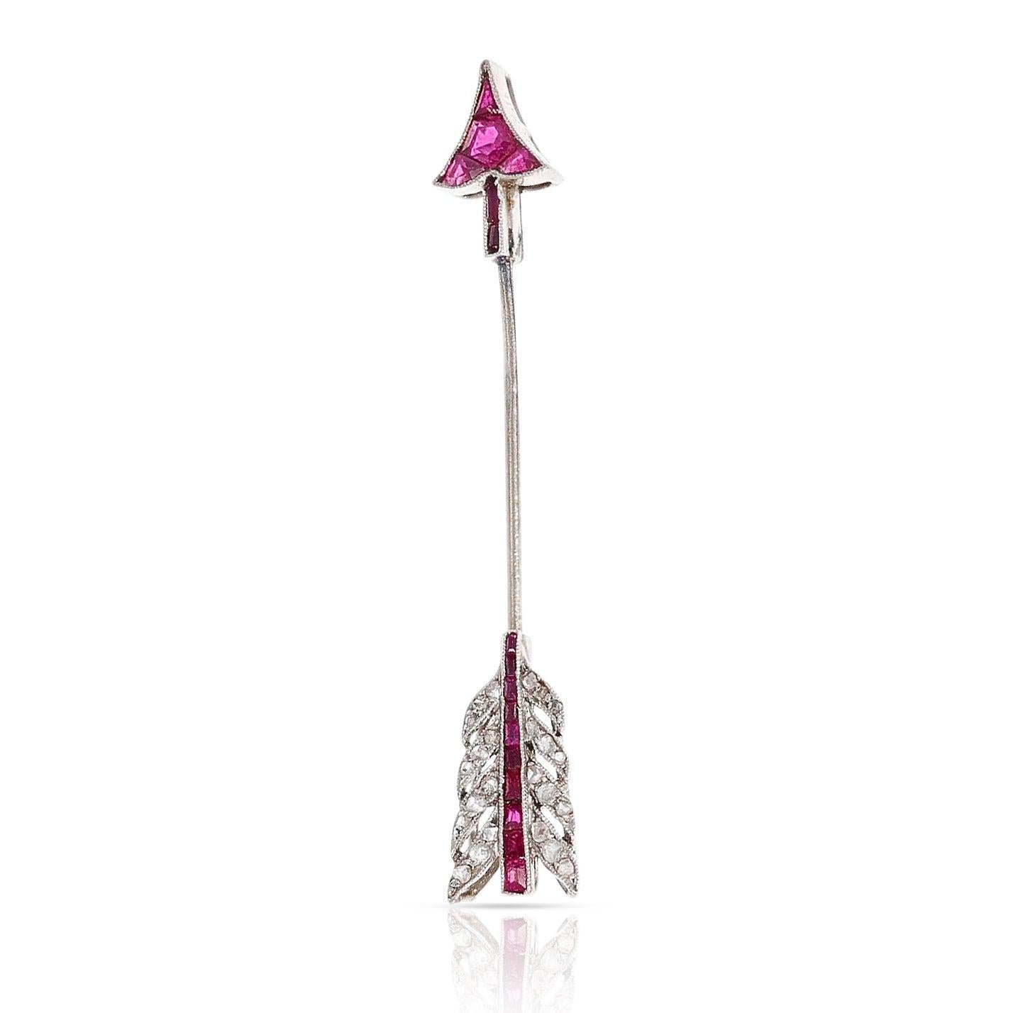 Van Cleef & Arpels Ruby and Diamond Arrow Pin, 18K Gold In Excellent Condition In New York, NY