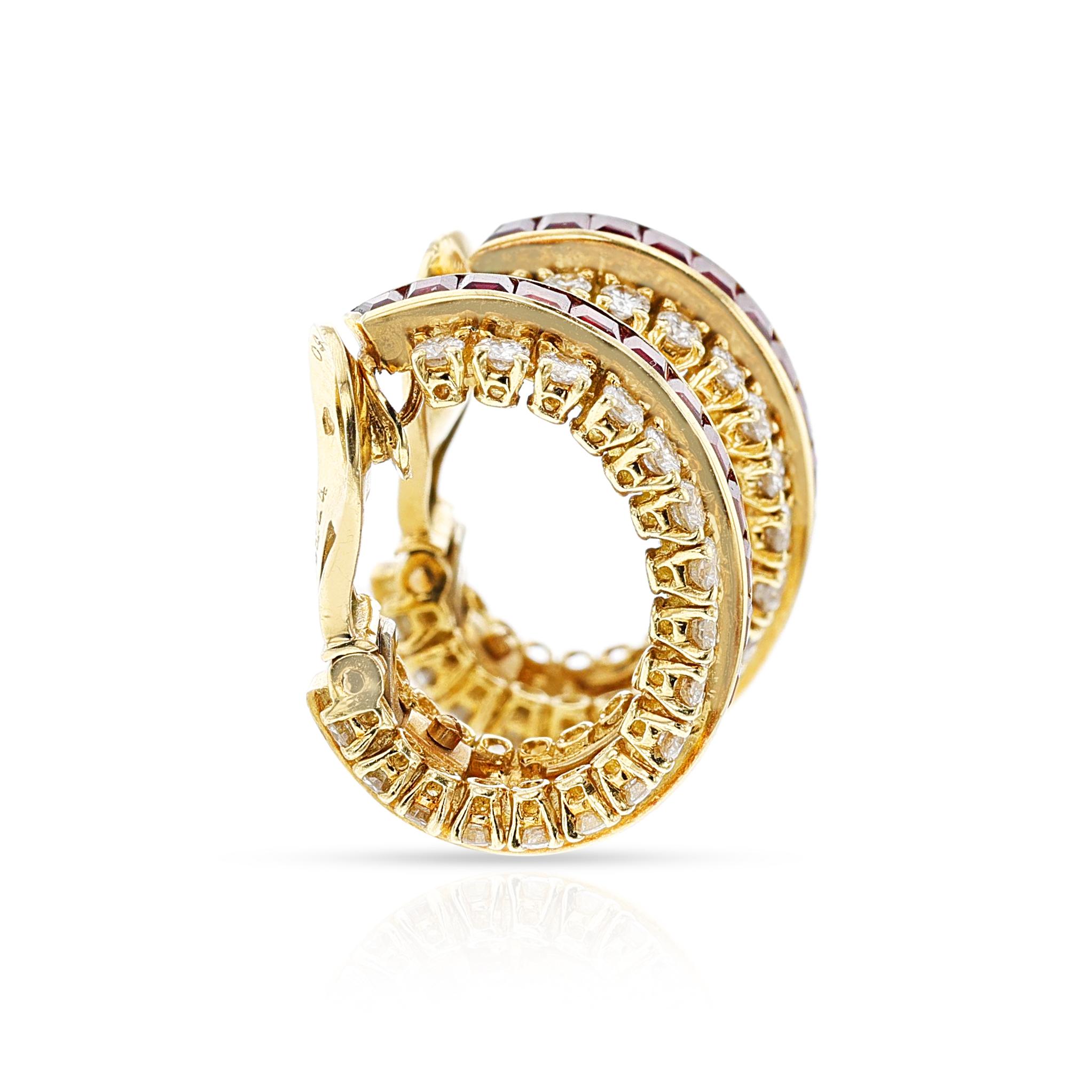 Van Cleef & Arpels Rubin- und Diamant-Ohrringe mit halber Creolen, 18k im Zustand „Hervorragend“ im Angebot in New York, NY