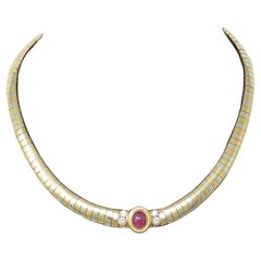 Van Cleef & Arpels rubino e  Collana in oro giallo con diamanti