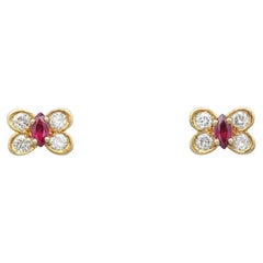 Van Cleef & Arpels, clous d'oreilles papillon en or jaune 18 carats avec rubis et diamants