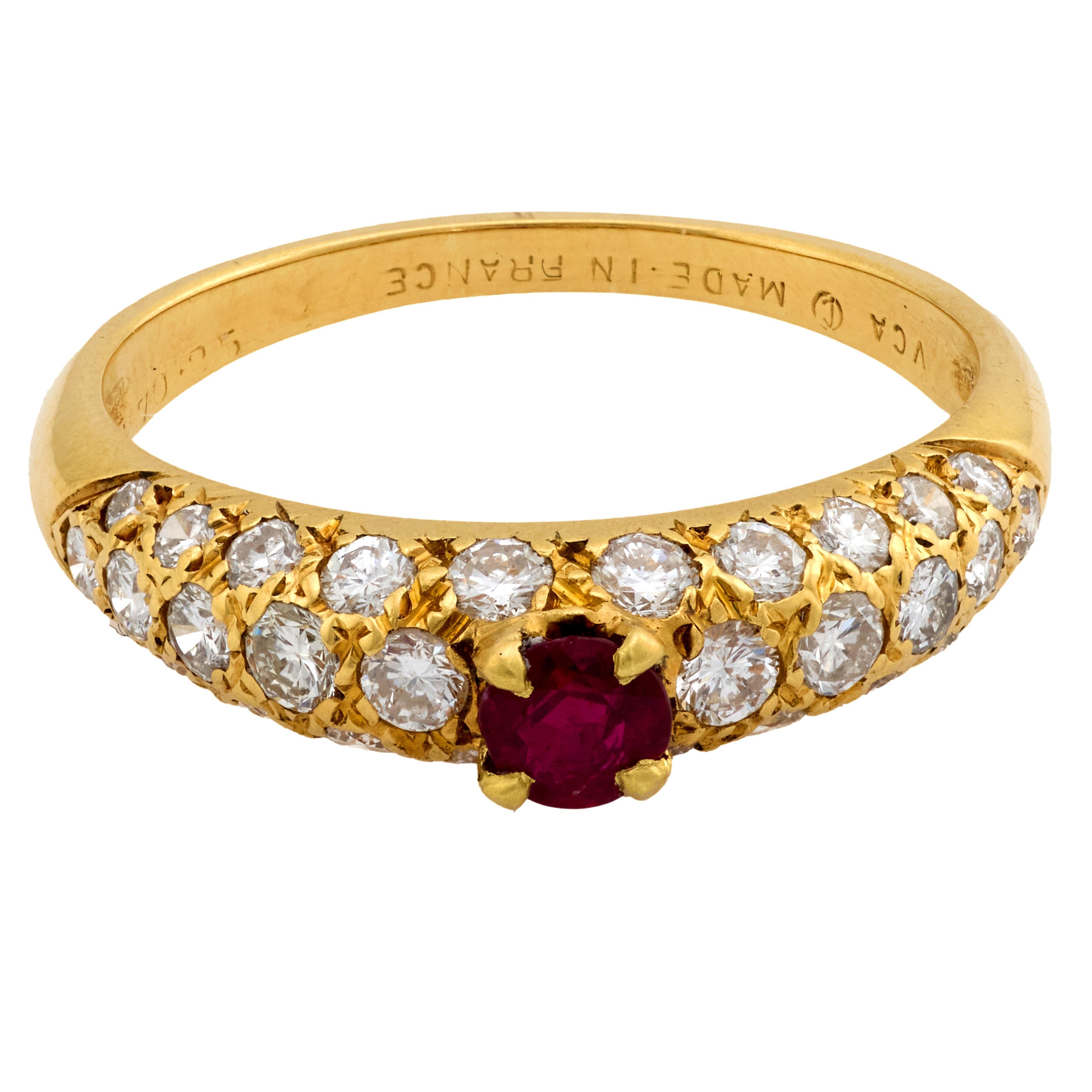Round Cut Van Cleef & Arpels ruby diamond 18k yellow gold pave ring For Sale
