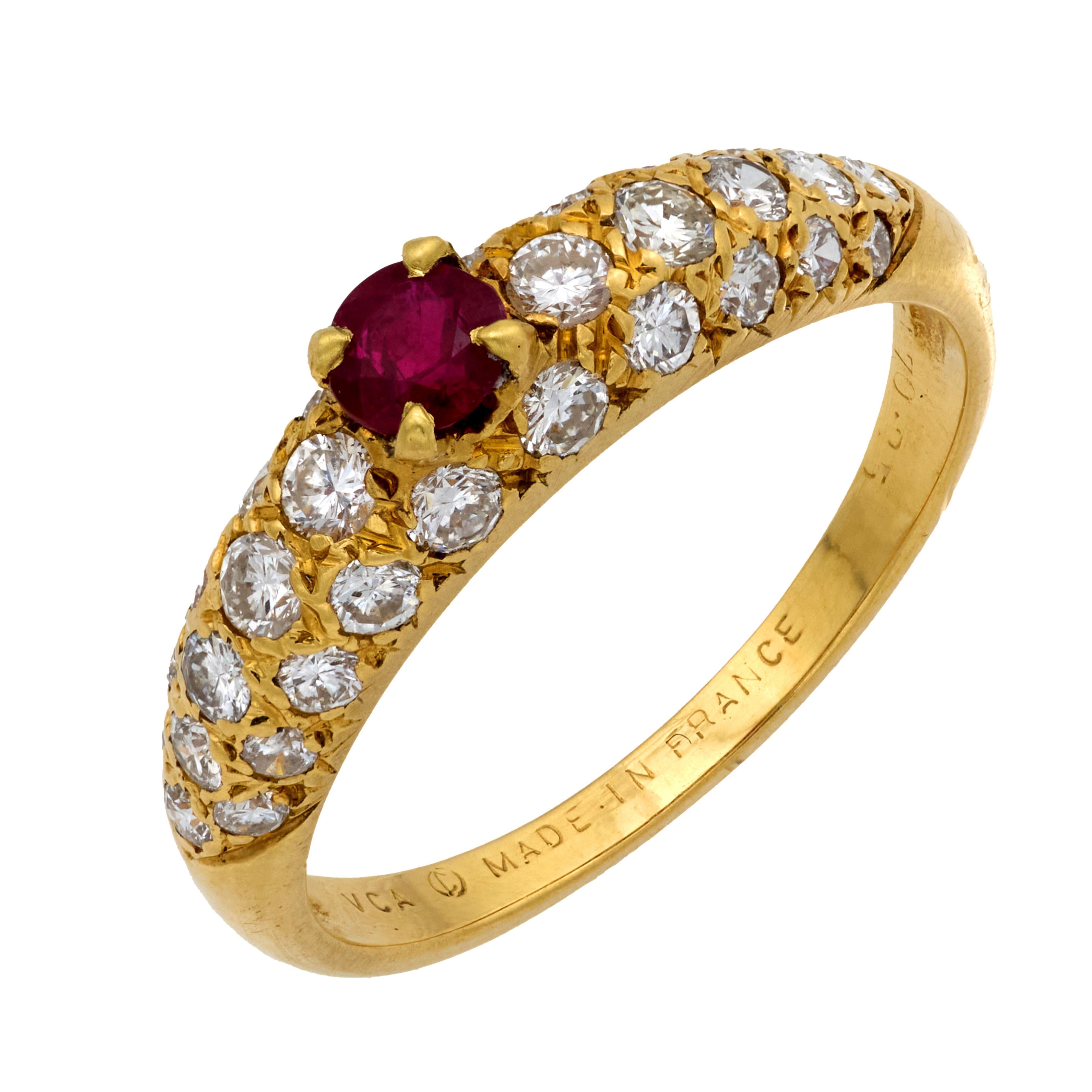 Van Cleef & Arpels ruby diamond 18k yellow gold pave ring For Sale 2