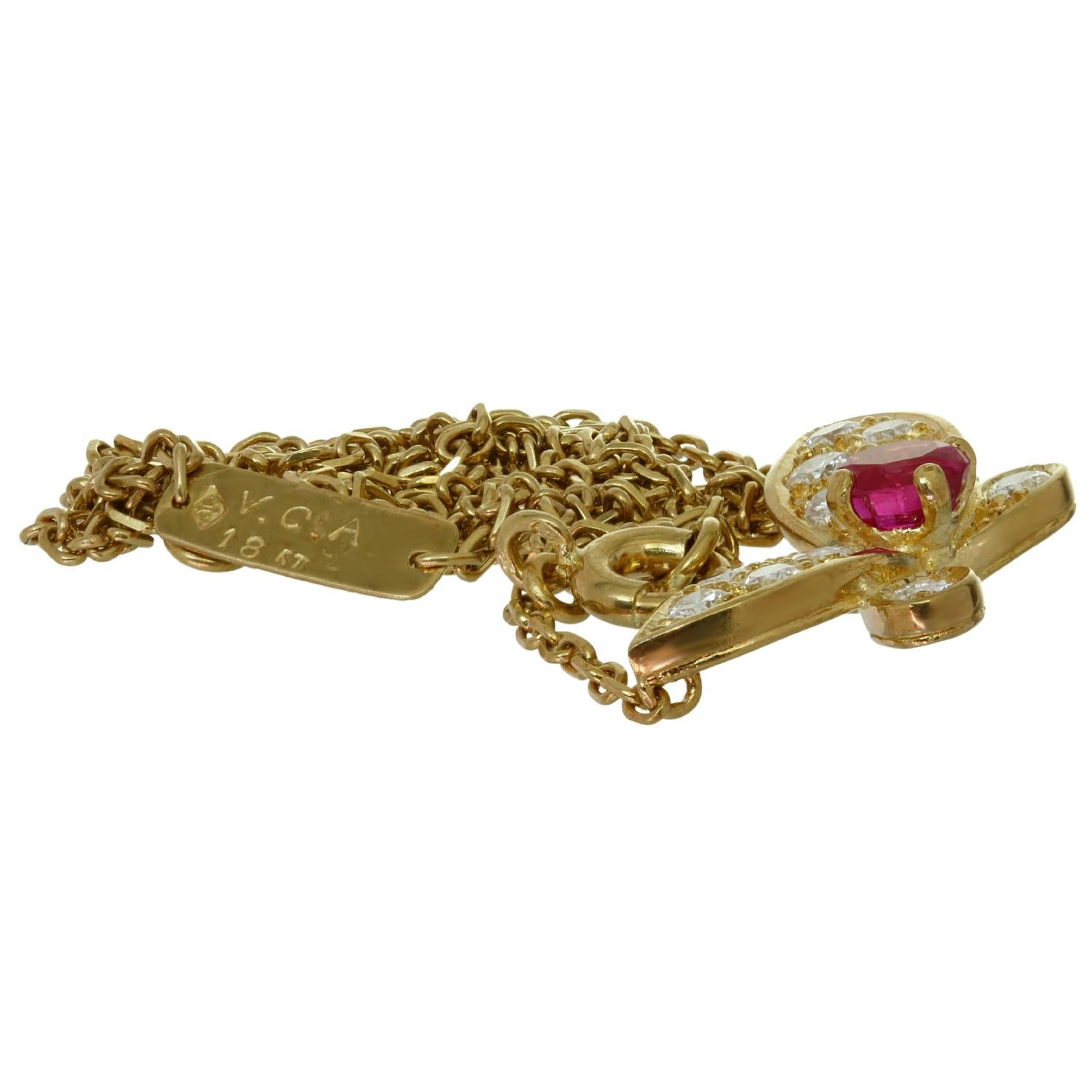Women's or Men's Van Cleef & Arpels Ruby Diamond Yellow Gold Butterfly Necklace 1990s For Sale