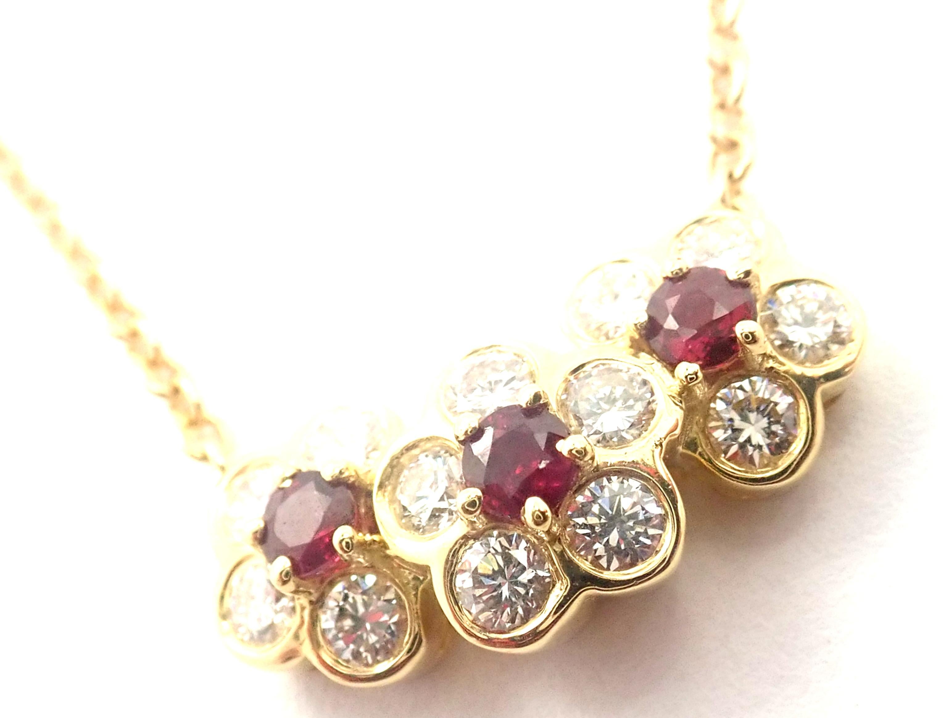 Van Cleef & Arpels Rubin-Diamant-Gelbgold Fleurette-Blumen-Anhänger-Halskette (Brillantschliff) im Angebot