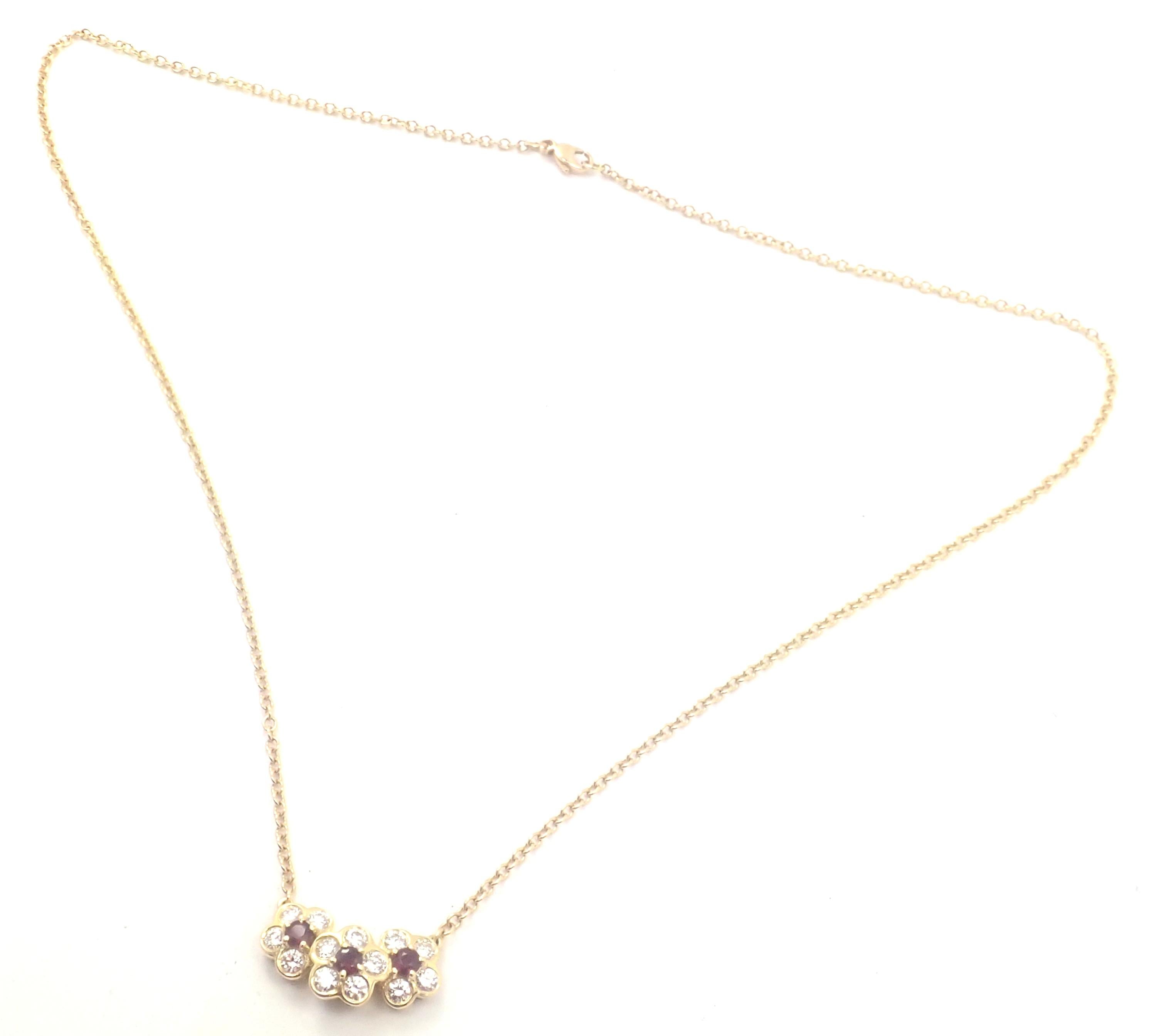 Van Cleef & Arpels Rubin-Diamant-Gelbgold Fleurette-Blumen-Anhänger-Halskette im Zustand „Hervorragend“ im Angebot in Holland, PA
