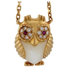 VAN CLEEF & ARPELS Ruby Diamond Yellow Gold Owl Pendant Necklace