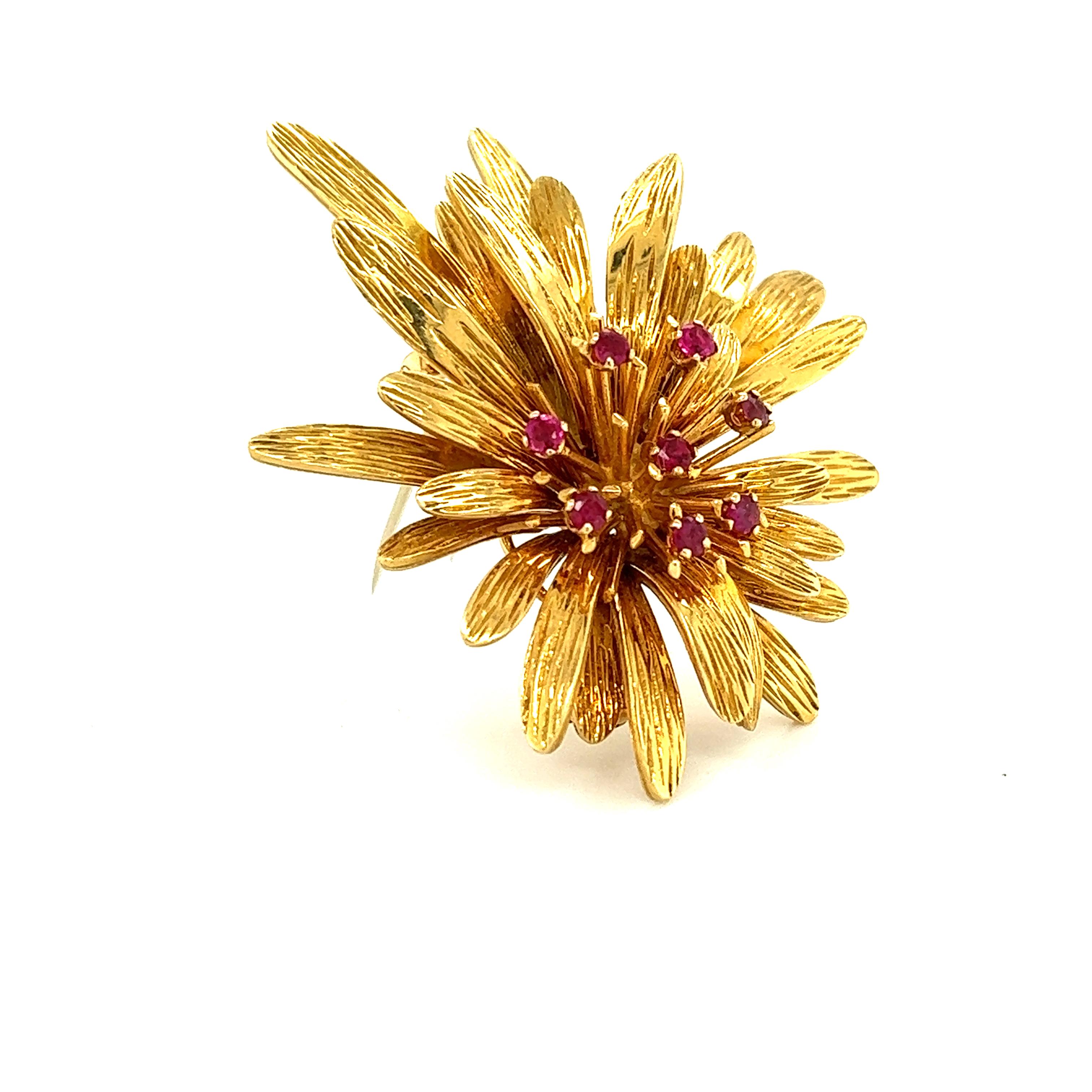 Retro Van Cleef & Arpels Ruby Gemstone Floral Motif Brooch 18k Yellow Gold For Sale