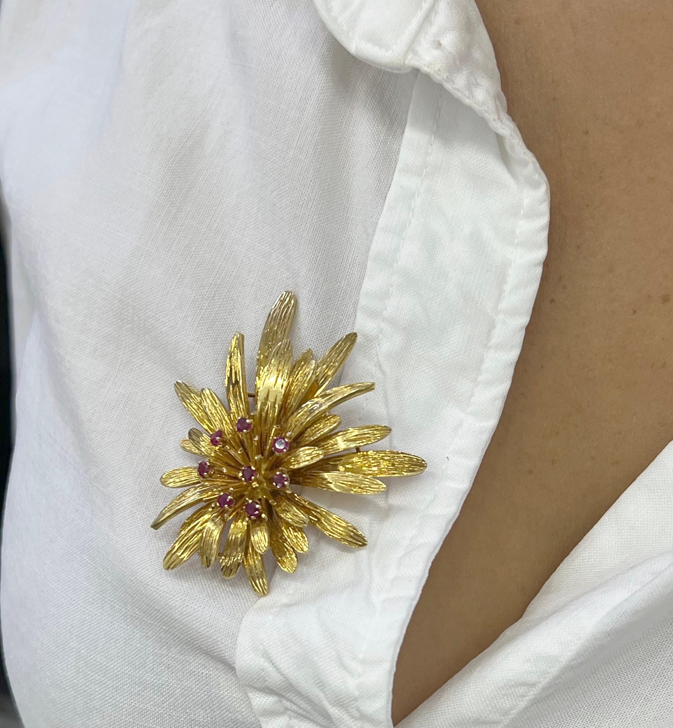 Women's or Men's Van Cleef & Arpels Ruby Gemstone Floral Motif Brooch 18k Yellow Gold For Sale