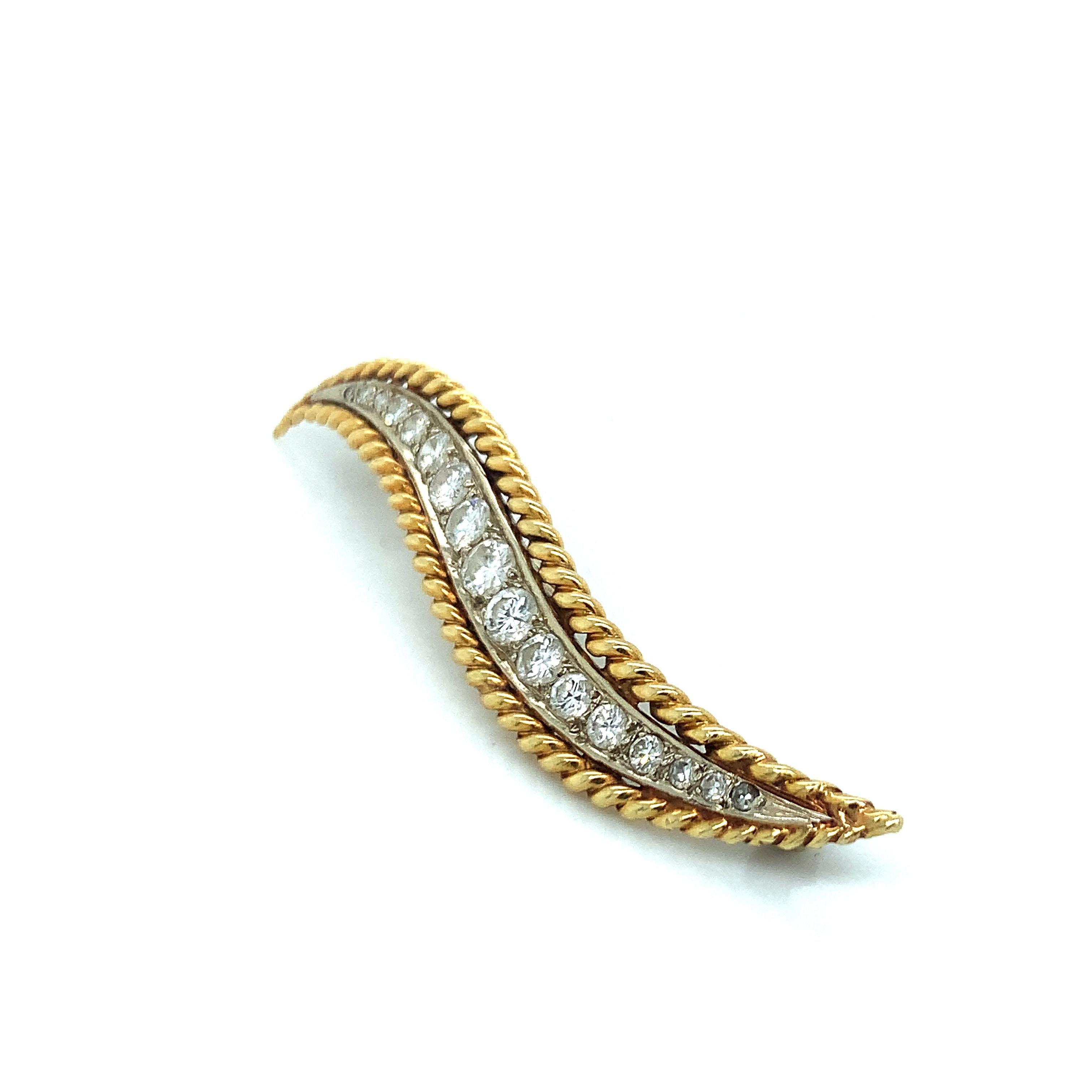 Van Cleef & Arpels S-Shaped Diamond Gold Brooch In Excellent Condition For Sale In New York, NY
