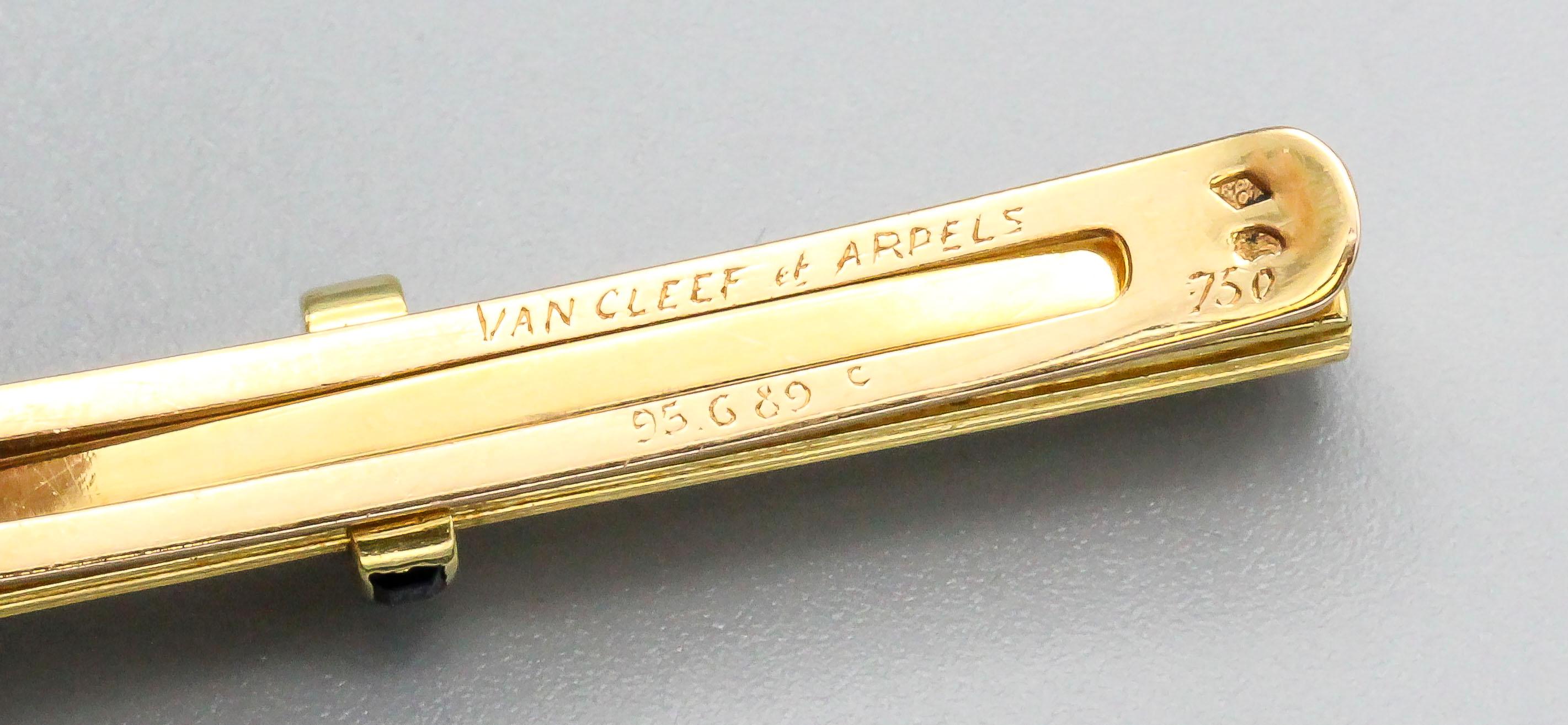 Van Cleef & Arpels Sapphire 18 Karat Gold Bar Cufflinks and Tie Bar In Good Condition In New York, NY