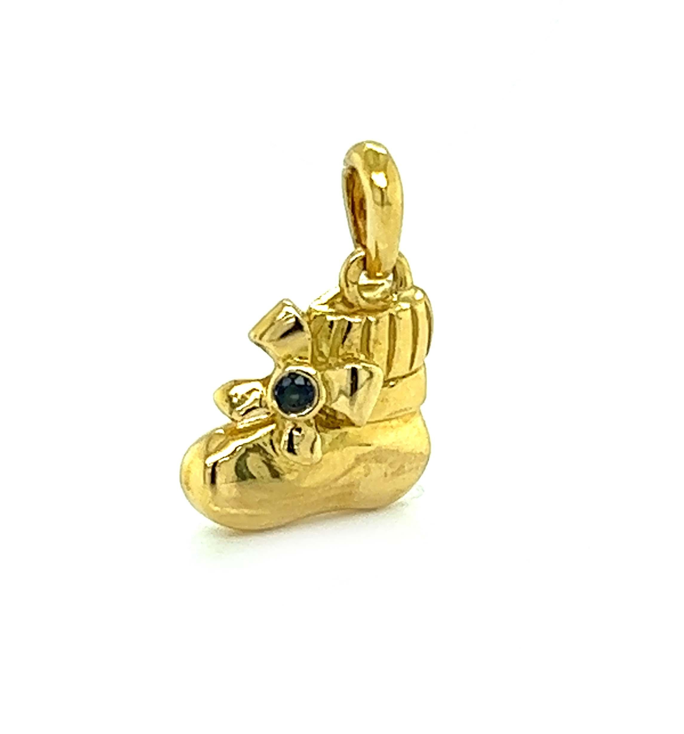 Women's Van Cleef & Arpels Sapphire 18k Yellow Gold Baby Booty Charm Pendant For Sale