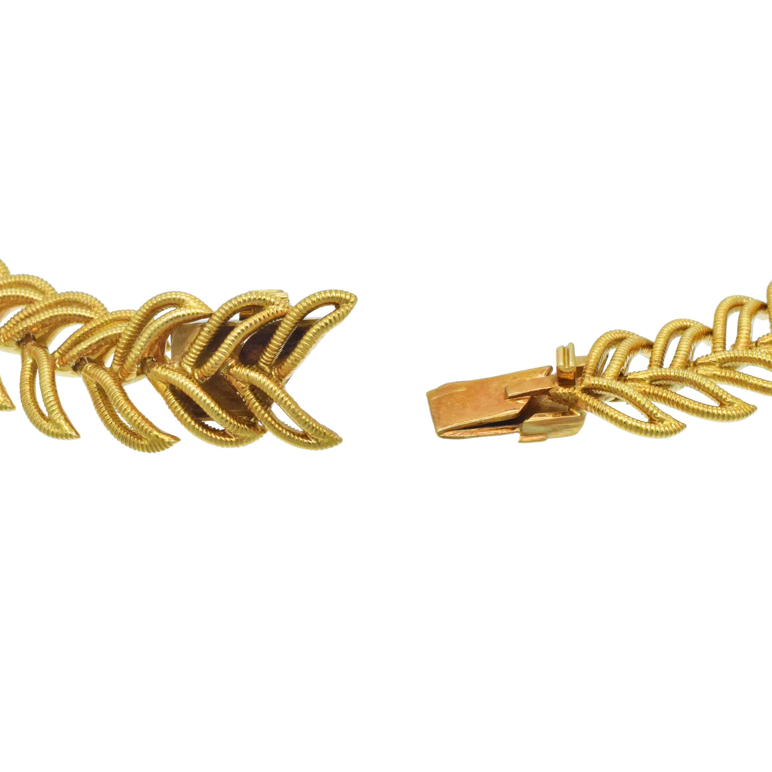 Van Cleef & Arpels Suite de boucles d'oreilles et de colliers en saphir et diamant en vente 5