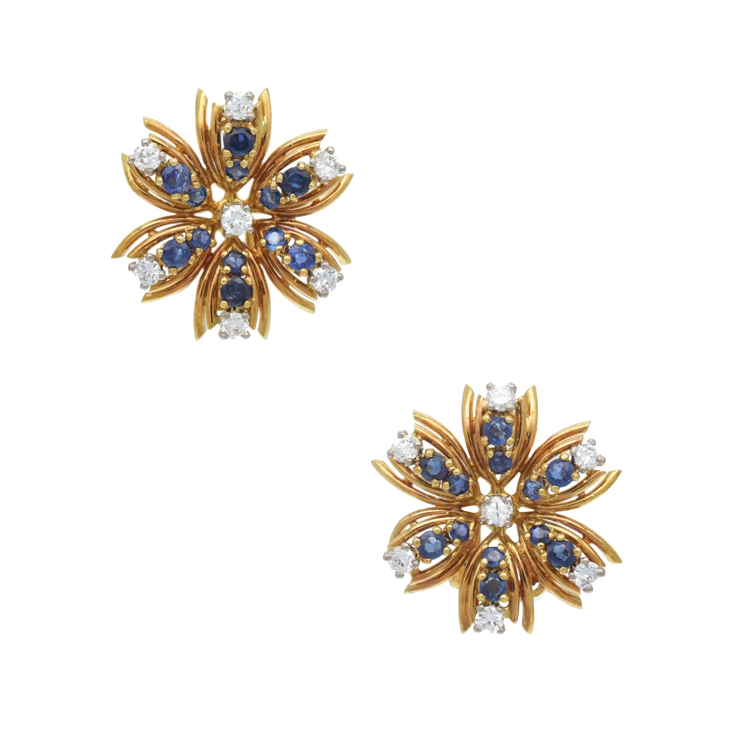 Van Cleef & Arpels Suite de boucles d'oreilles et de colliers en saphir et diamant en vente 10