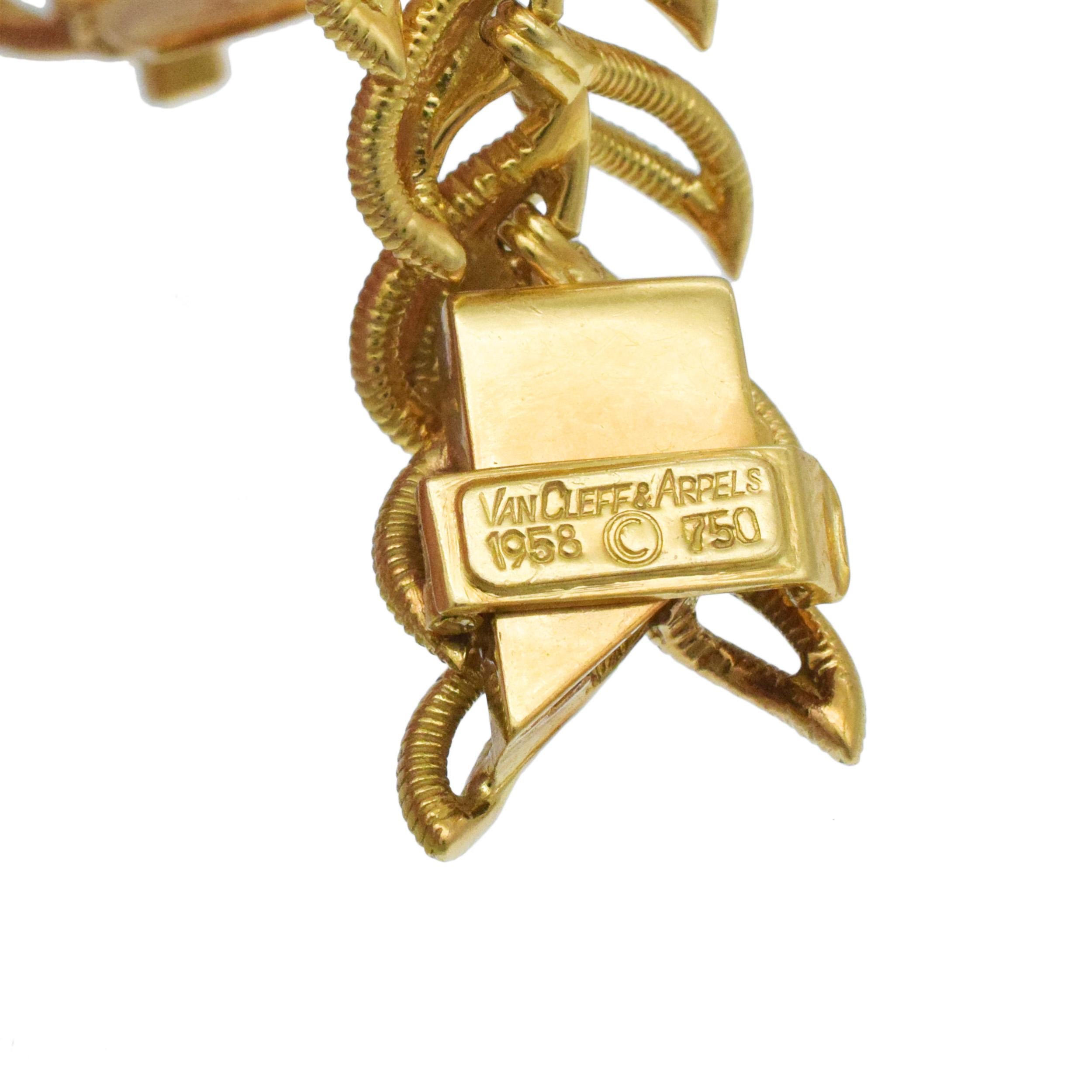 Van Cleef & Arpels Suite de boucles d'oreilles et de colliers en saphir et diamant en vente 12