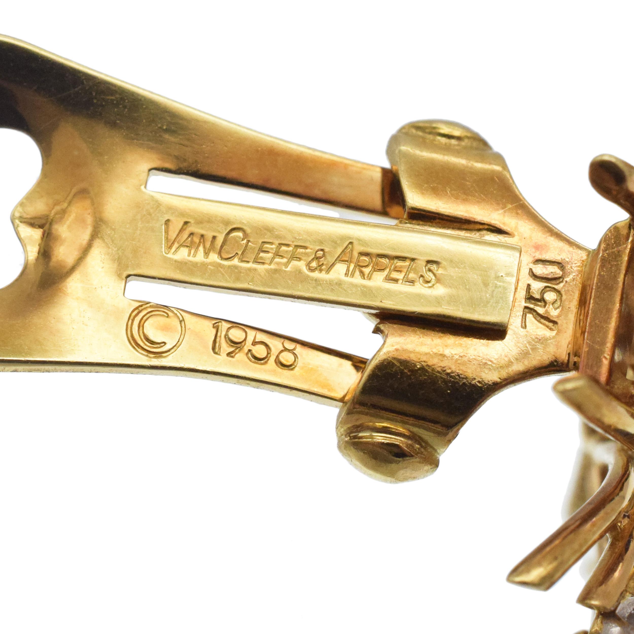 Van Cleef & Arpels Suite de boucles d'oreilles et de colliers en saphir et diamant en vente 14