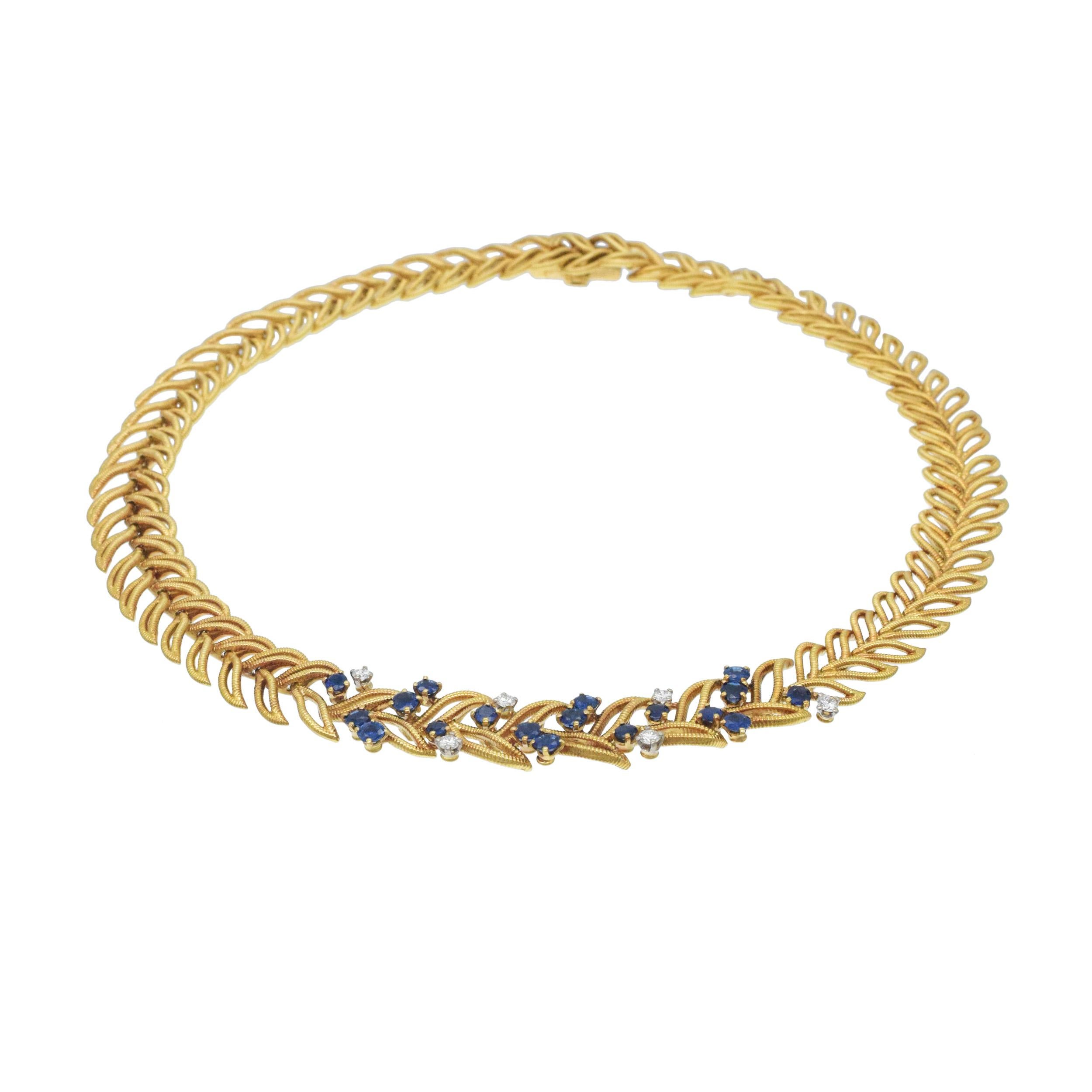 Artiste Van Cleef & Arpels Suite de boucles d'oreilles et de colliers en saphir et diamant en vente