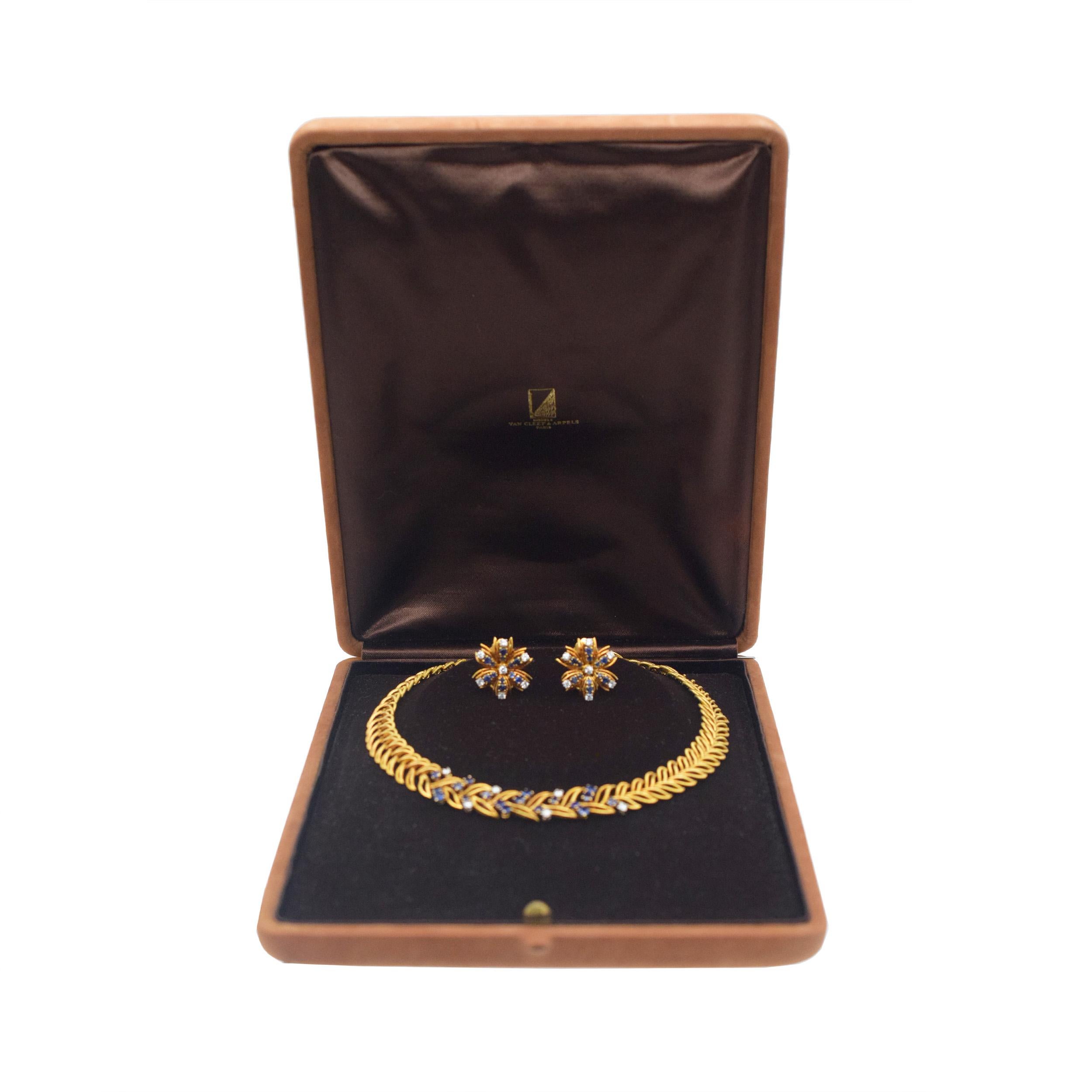 Van Cleef & Arpels Saphir und Diamant-Ohrring & Halskette Suite (Künstler*in) im Angebot