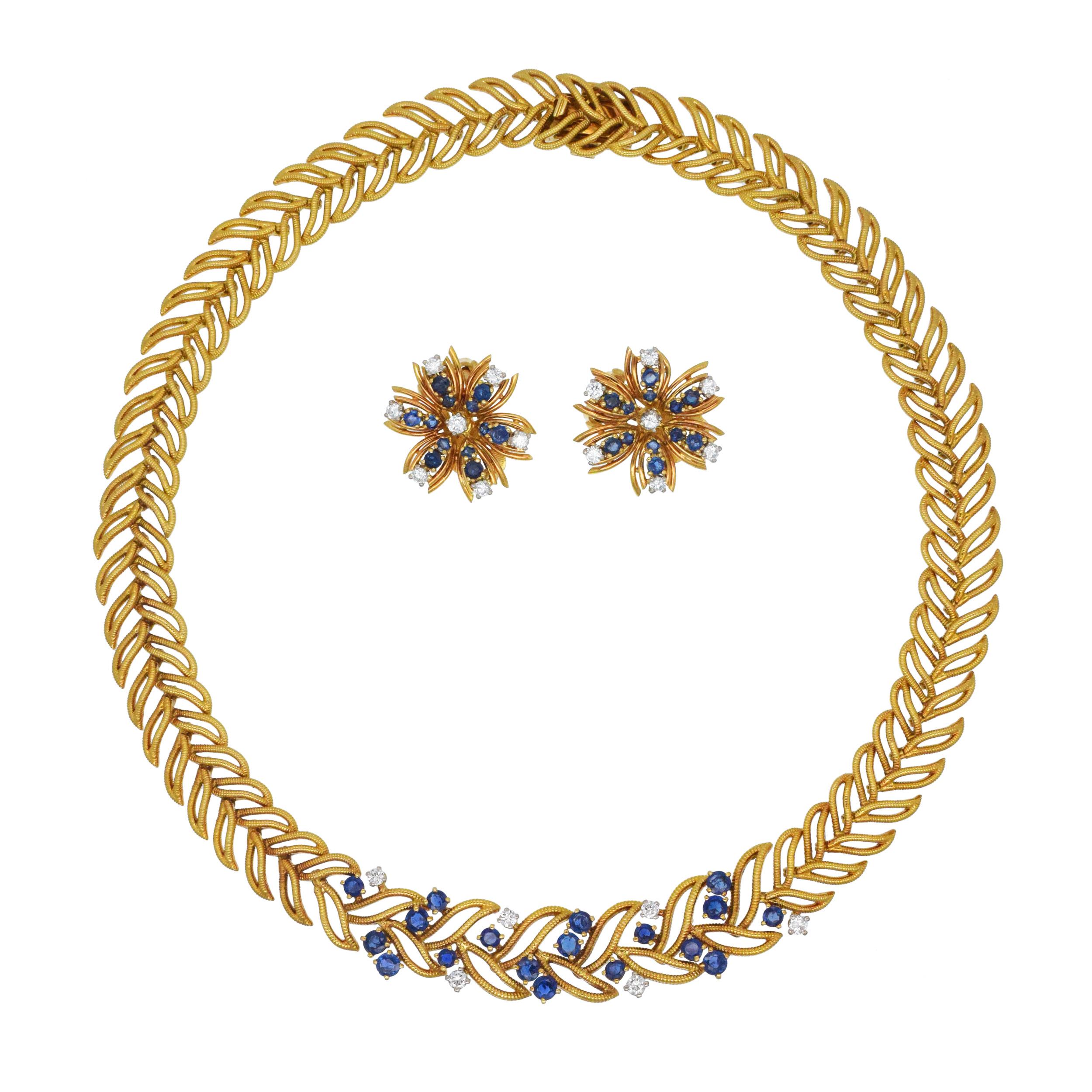 Taille ronde Van Cleef & Arpels Suite de boucles d'oreilles et de colliers en saphir et diamant en vente