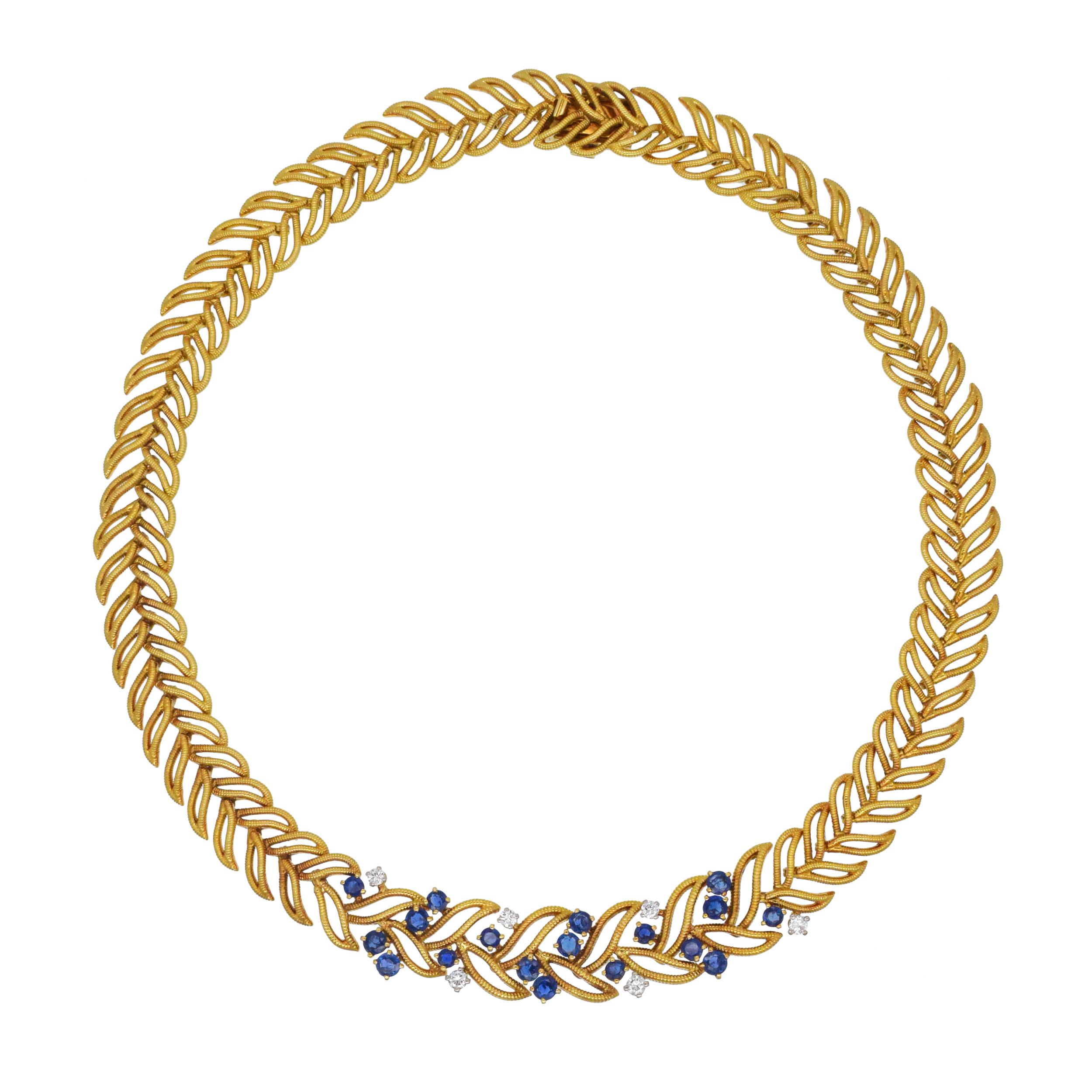 Van Cleef & Arpels Suite de boucles d'oreilles et de colliers en saphir et diamant Excellent état - En vente à New York, NY