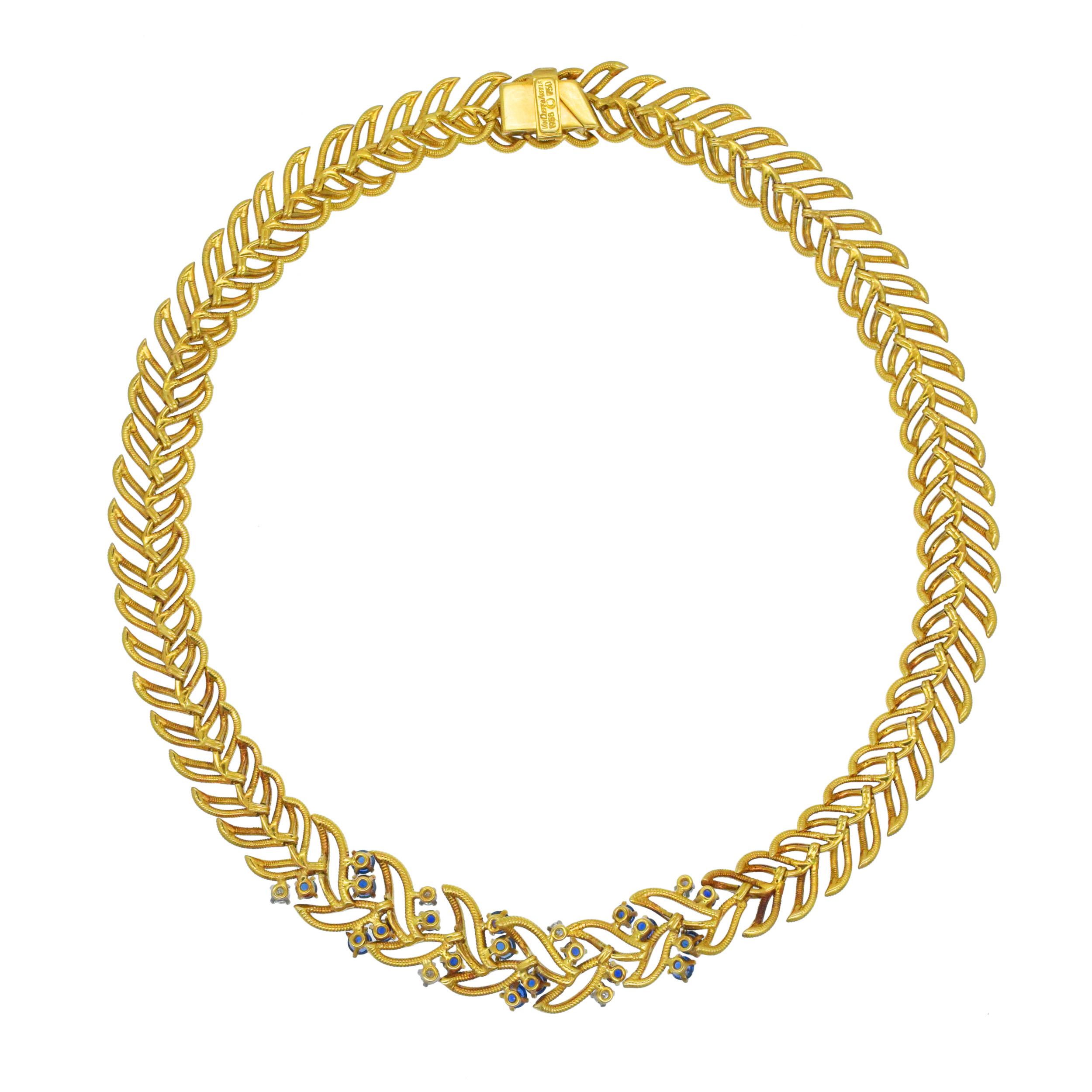 Van Cleef & Arpels Suite de boucles d'oreilles et de colliers en saphir et diamant Pour femmes en vente