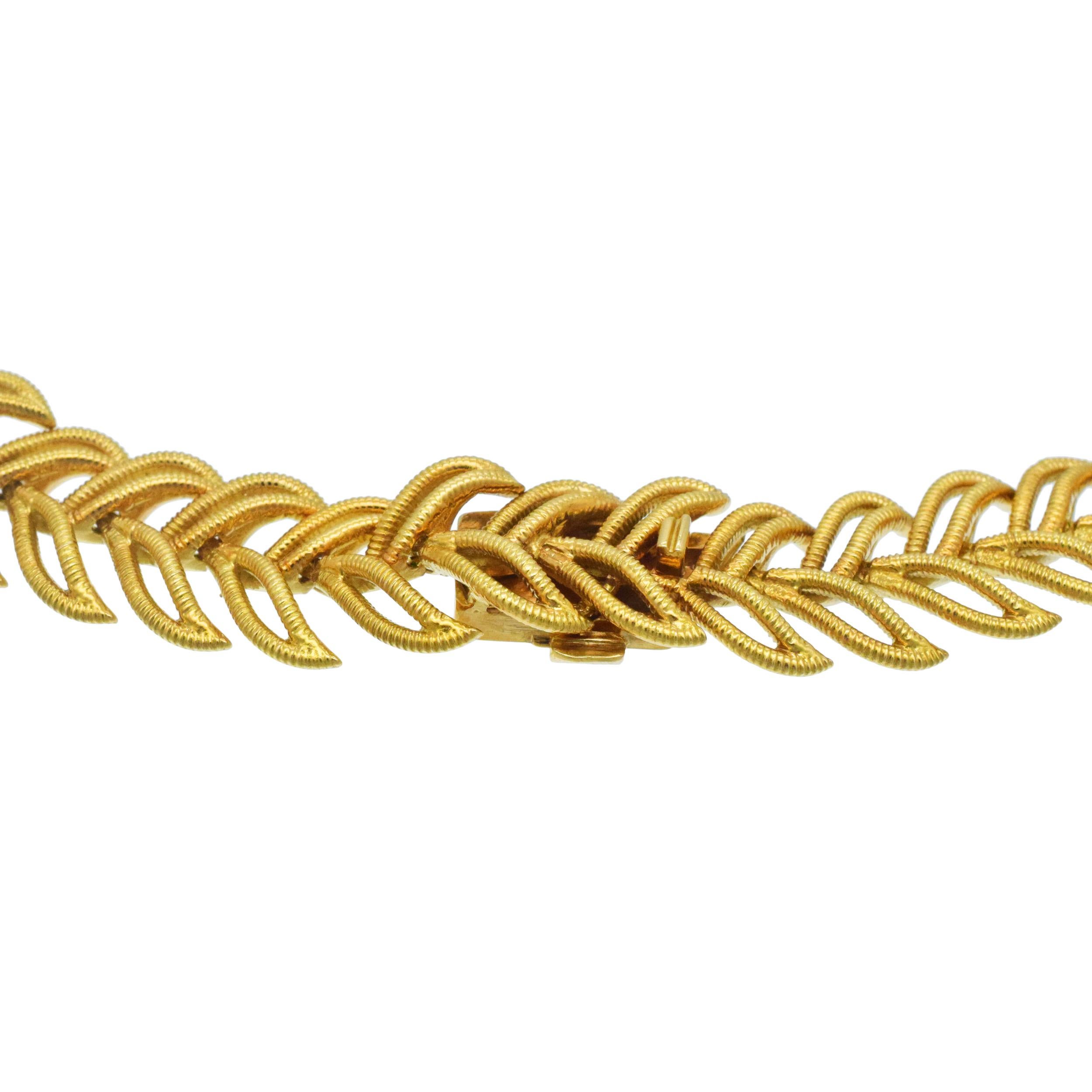 Van Cleef & Arpels Suite de boucles d'oreilles et de colliers en saphir et diamant en vente 3