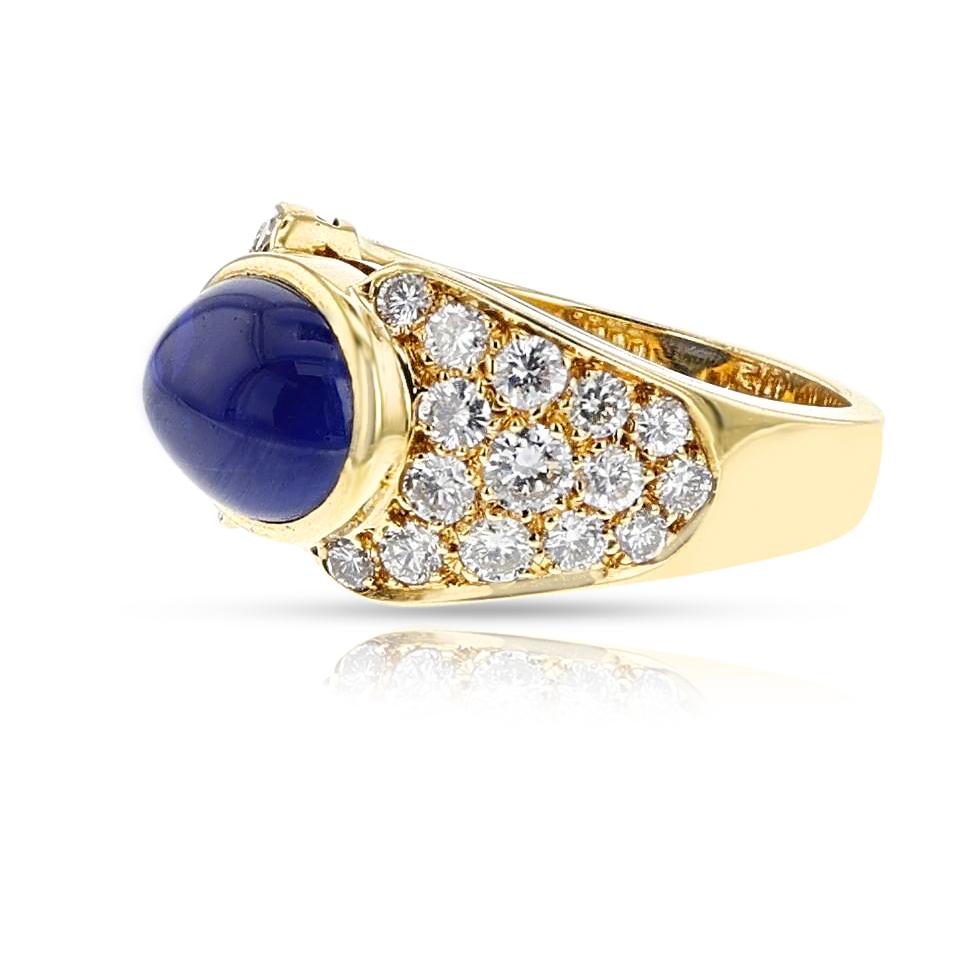 Van Cleef & Arpels Sapphire Cabochon and Diamond Ring, 18k In Excellent Condition For Sale In New York, NY