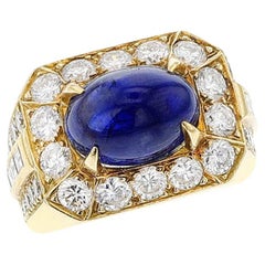 Van Cleef & Arpels, bague avec saphir cabochon et diamants, 18 carats