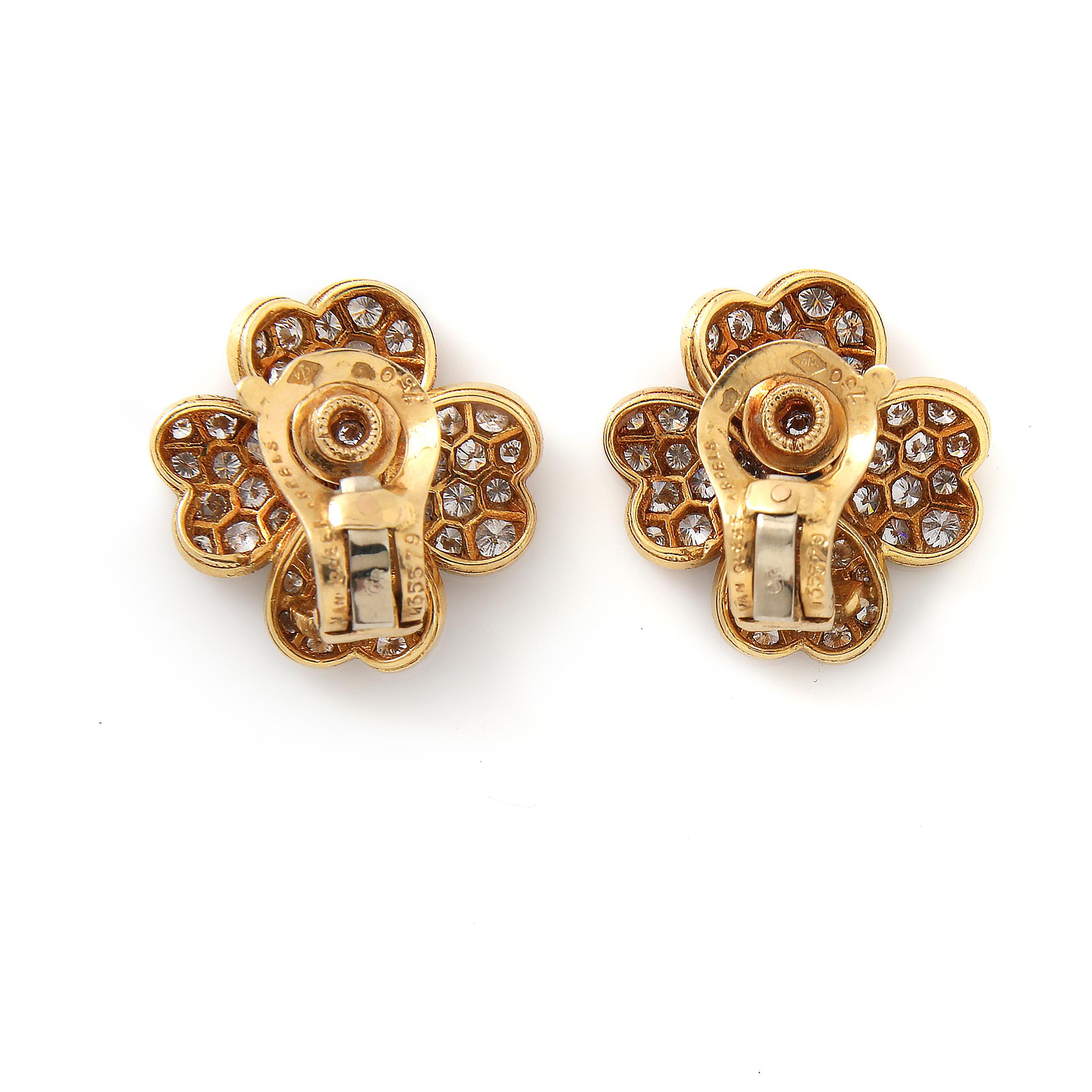 Van Cleef & Arpels 18k yellow gold, diamond, and sapphire “Cosmos” earclips. 

Medium model. Signed Van Cleef & Arpels with serial number and french marks.

¾ inch diameter