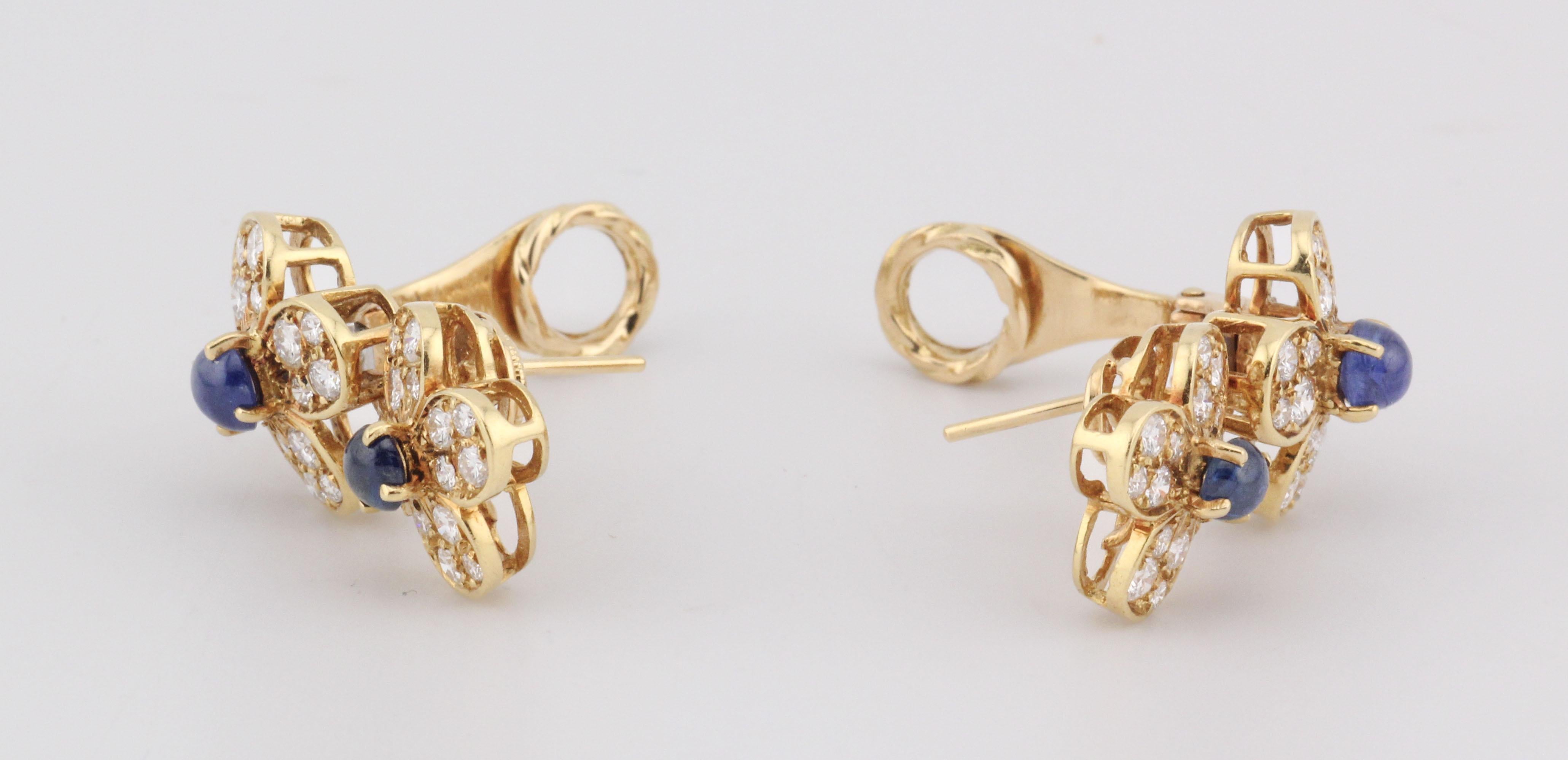 Van Cleef & Arpels - Orecchini a fiore con zaffiro e diamante in oro giallo 18 ct. in vendita 3