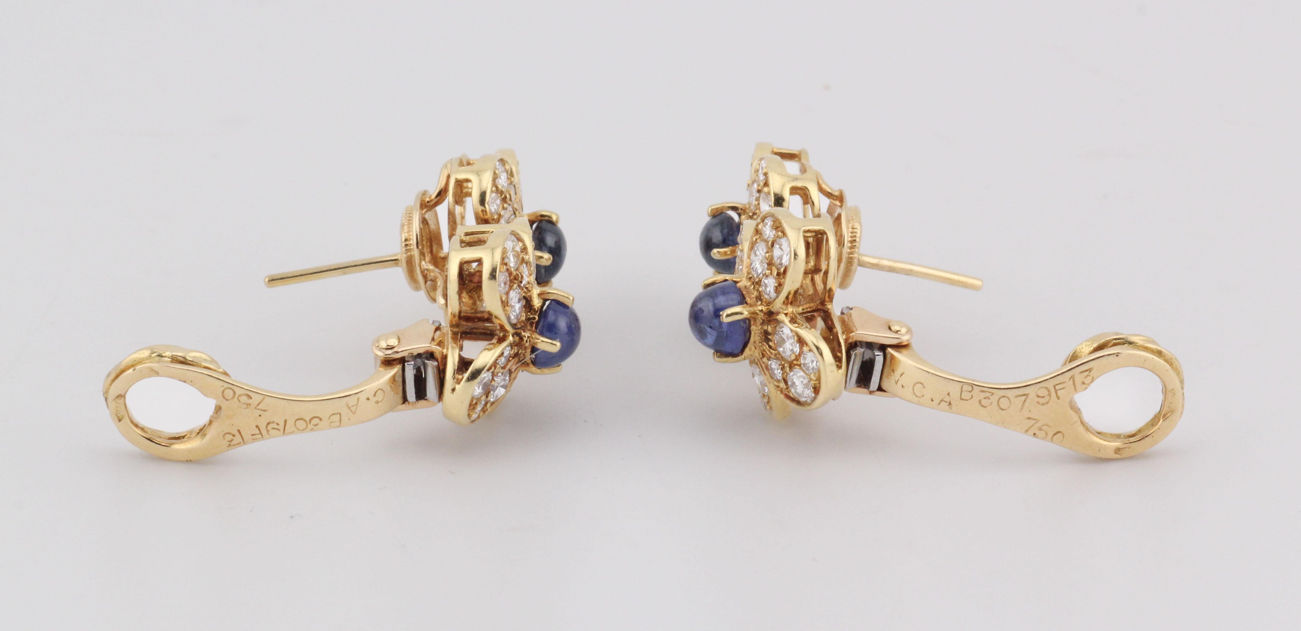 Van Cleef & Arpels - Orecchini a fiore con zaffiro e diamante in oro giallo 18 ct. in vendita 4