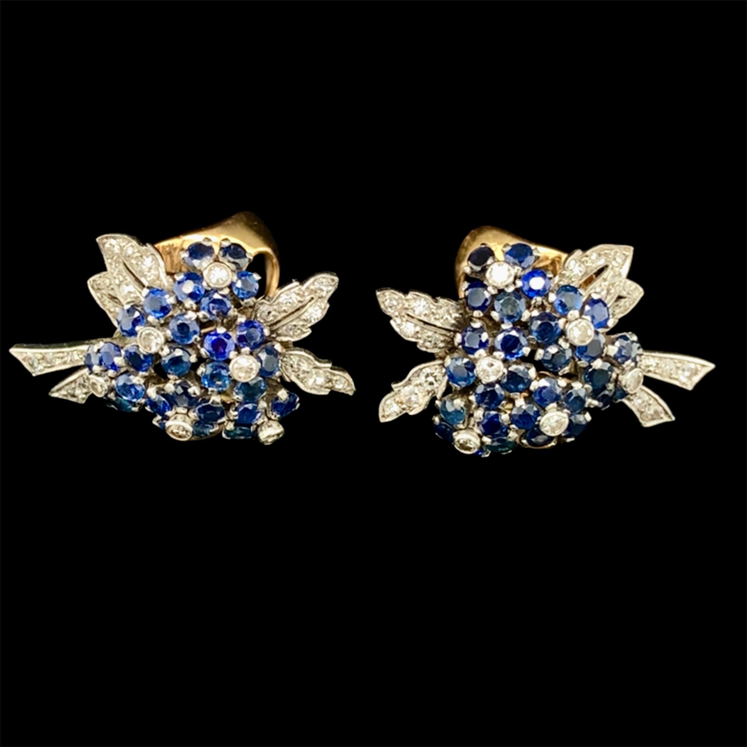 Rétro Orecchini Van Cleef & Arpels con zaffiro, diamanti e fiori in platino/oro in vendita