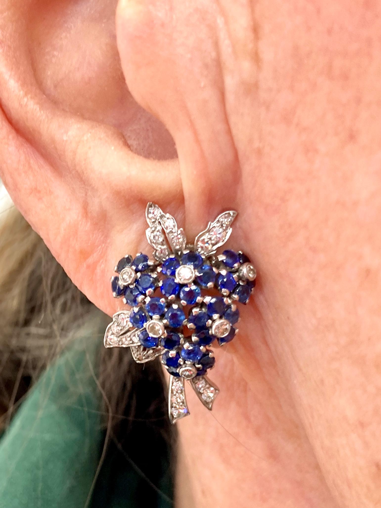 da uomo o donna Orecchini Van Cleef & Arpels con zaffiro, diamanti e fiori in platino/oro in vendita