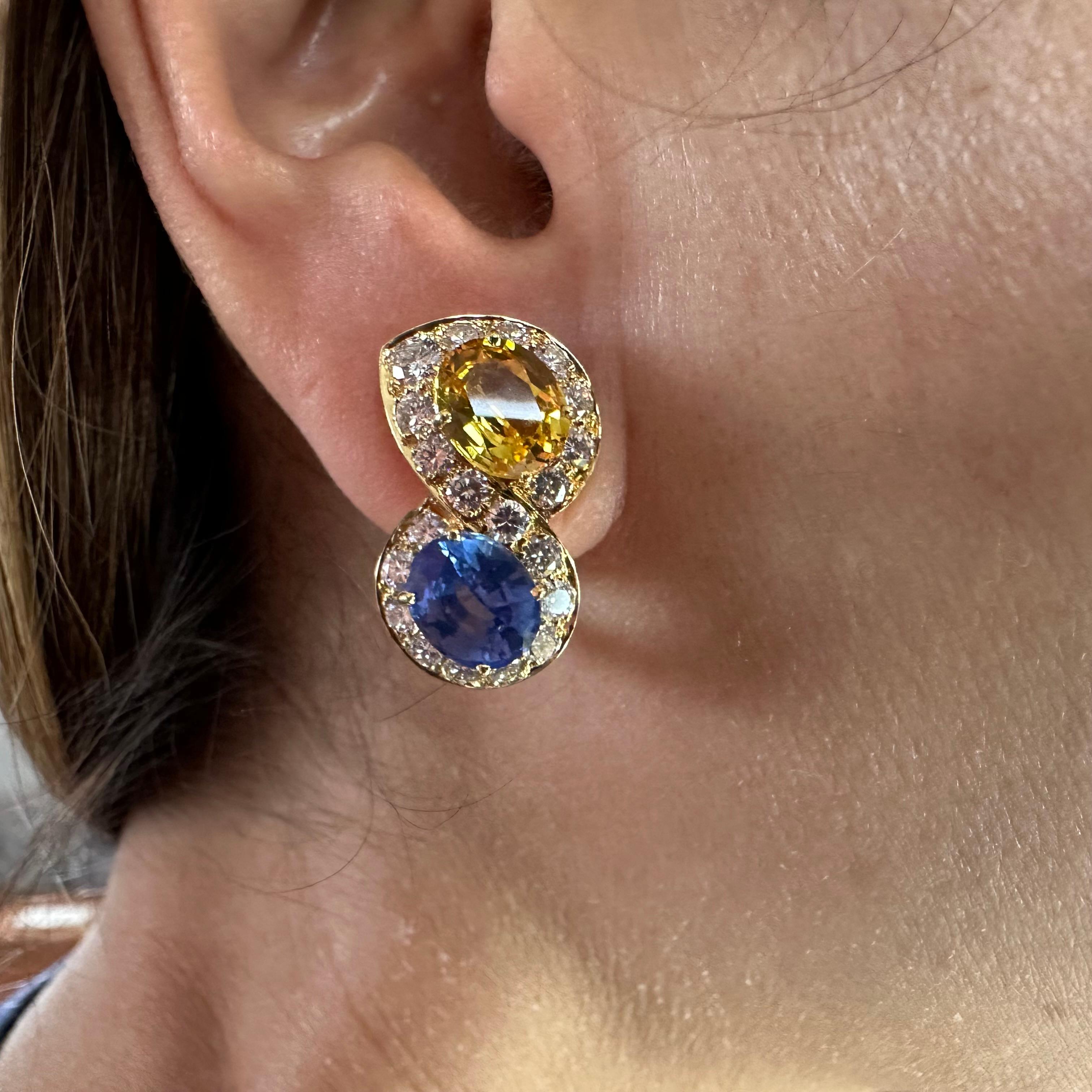 Van Cleef & Arpels  Sapphire & Diamond Earrings 18k Yellow Gold  In Excellent Condition For Sale In Beverly Hills, CA