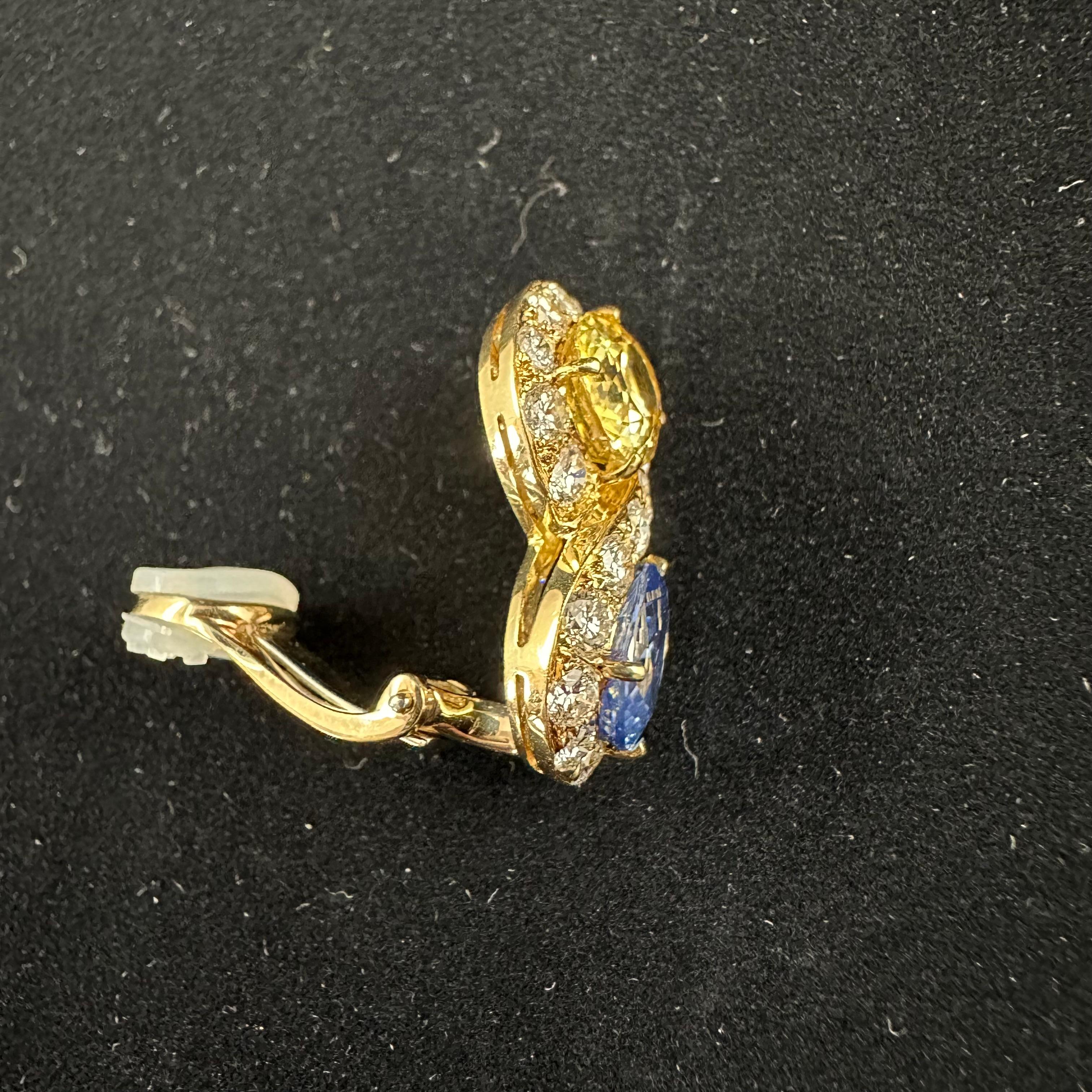 Women's or Men's Van Cleef & Arpels  Sapphire & Diamond Earrings 18k Yellow Gold  For Sale