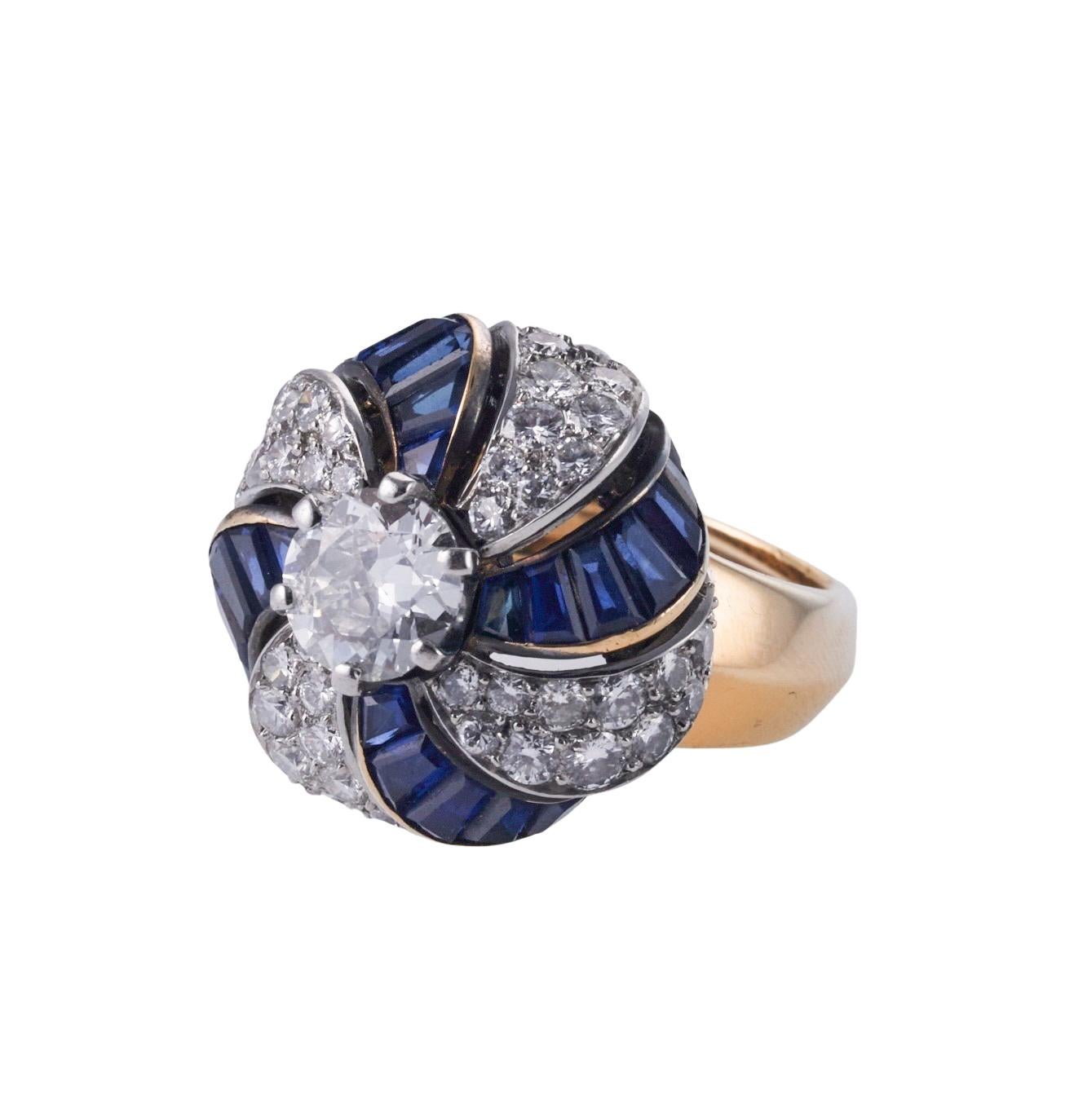 Round Cut Van Cleef & Arpels Sapphire Diamond Gold Cocktail Ring For Sale