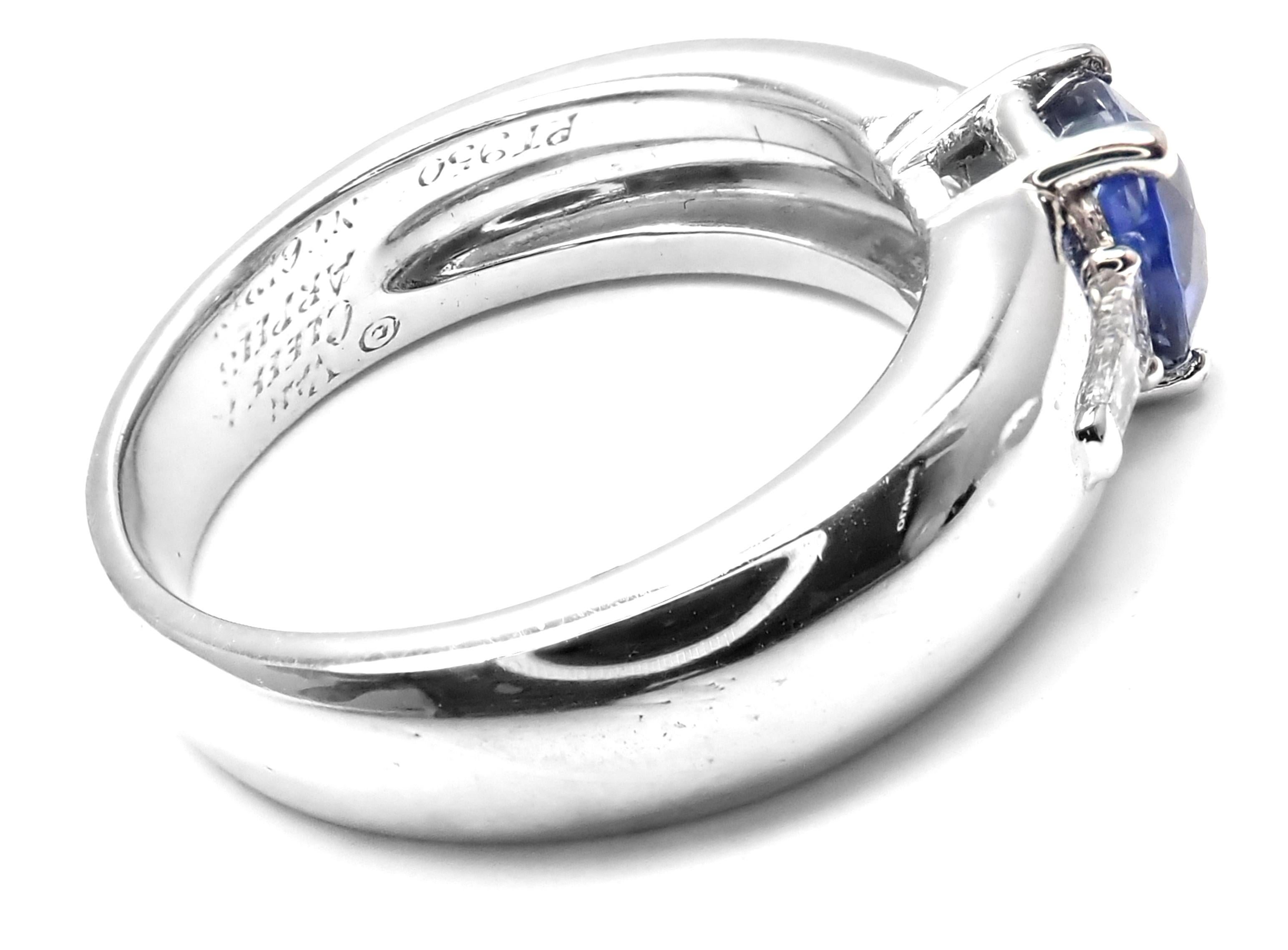 Platinum Diamond & Sapphire Band Ring by Van Cleef & Arpels.
With 1 round natural sapphire 1.63ct
2 baguette cut diamonds
This ring comes with GAL certification for the sapphire.
Details:
Ring Size: 6.5 (resizable)
Width: 11mm
Weight: 11.7